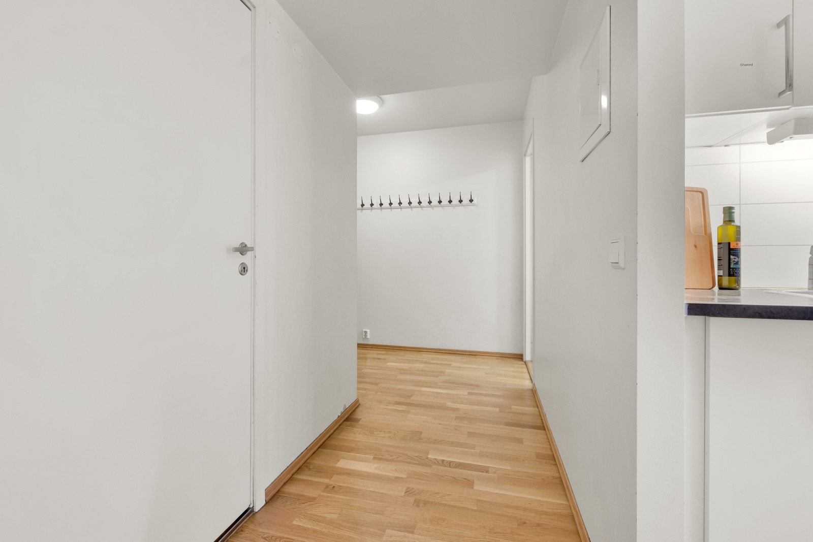 Om ønskelig er det plass til skap eller andre garderobeløsninger i entreen. Galleribilde