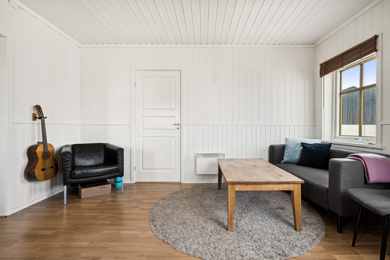 Stuen blir i dag brukt som TV-stue - Inngang til soverommet rett frem Galleribilde