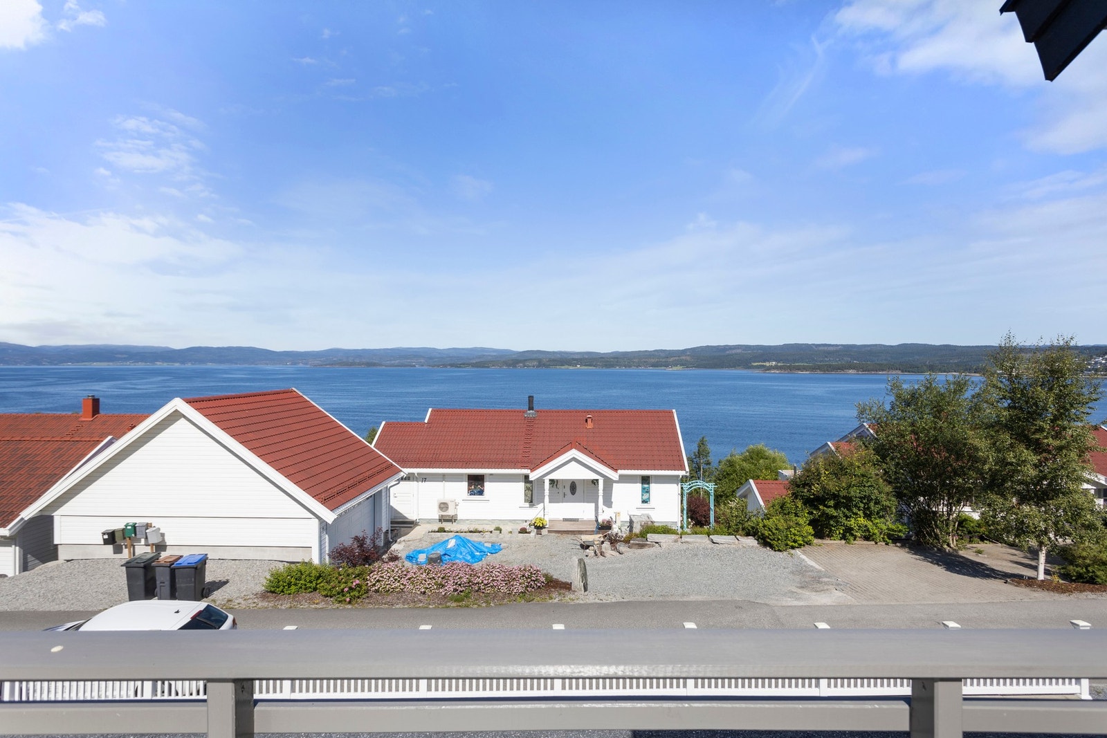 Vakker utsikt over fjorden og mot Follaheia! Galleribilde