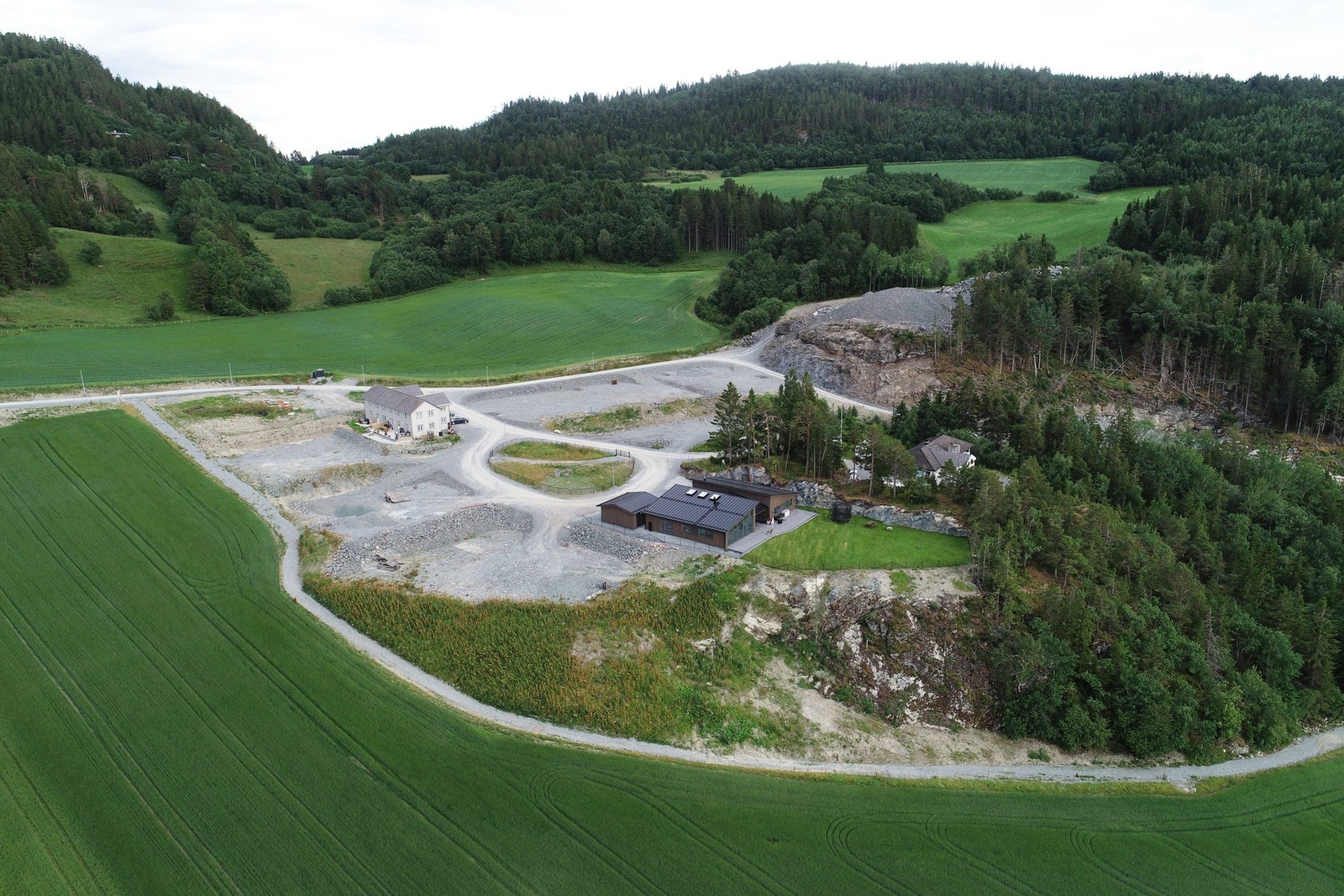 Boligområdet ligger fint til i landlige omgivelser - med gode turmuligheter. Galleribilde