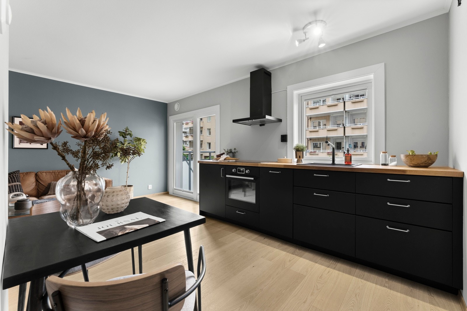 Kjøkkenet var nytt i 2018 med ny moderne innredning og hvitevarer. Galleribilde