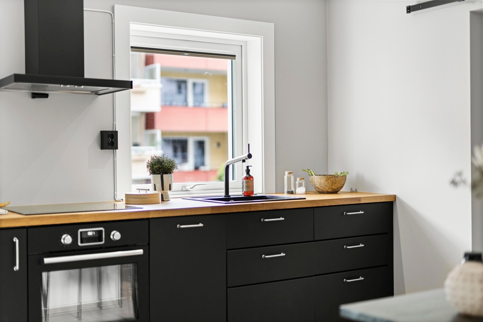 En lys og pen 2-roms leilighet beliggende i ett populært område på Sandaker. Galleribilde