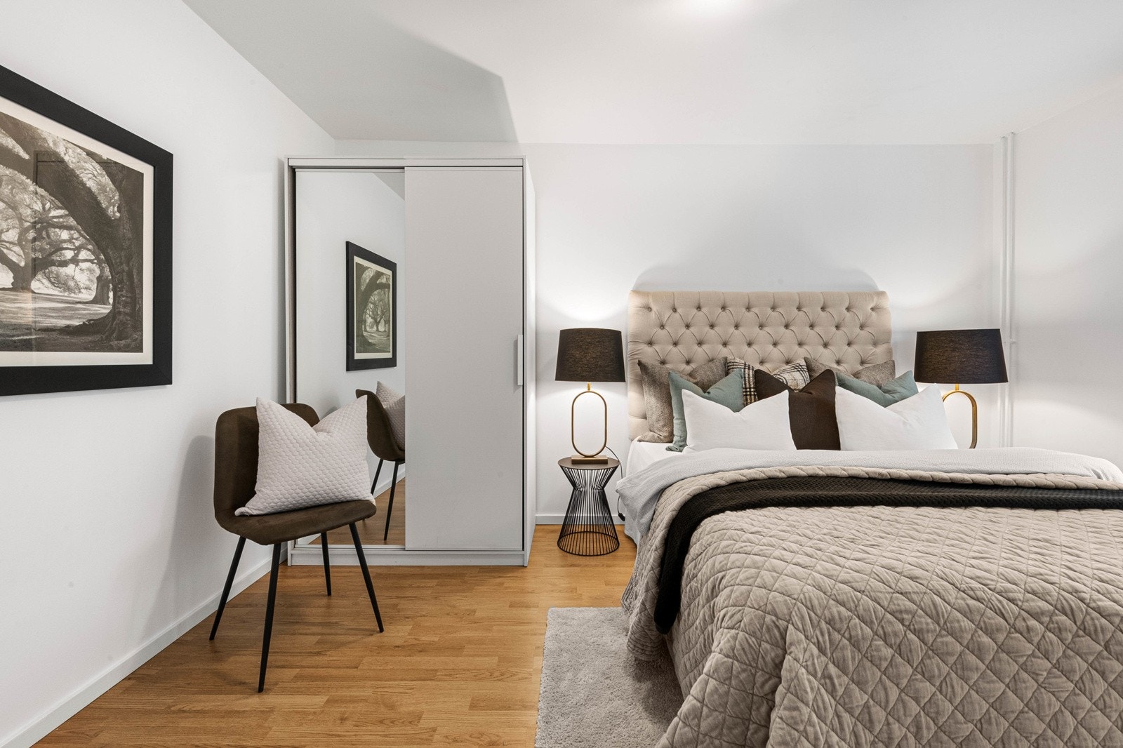 Hovedsoverommet har skyvedørsgarderobe. Galleribilde