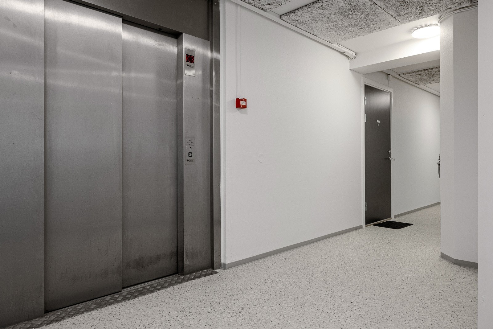 Heisadkomst til leiligheten som ligger i 2.etasje. Galleribilde