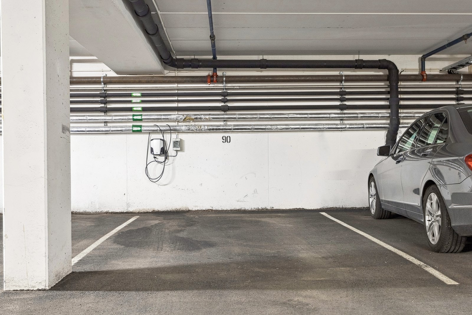 Garasjeplass nr. 90 medfølger ved salg Galleribilde
