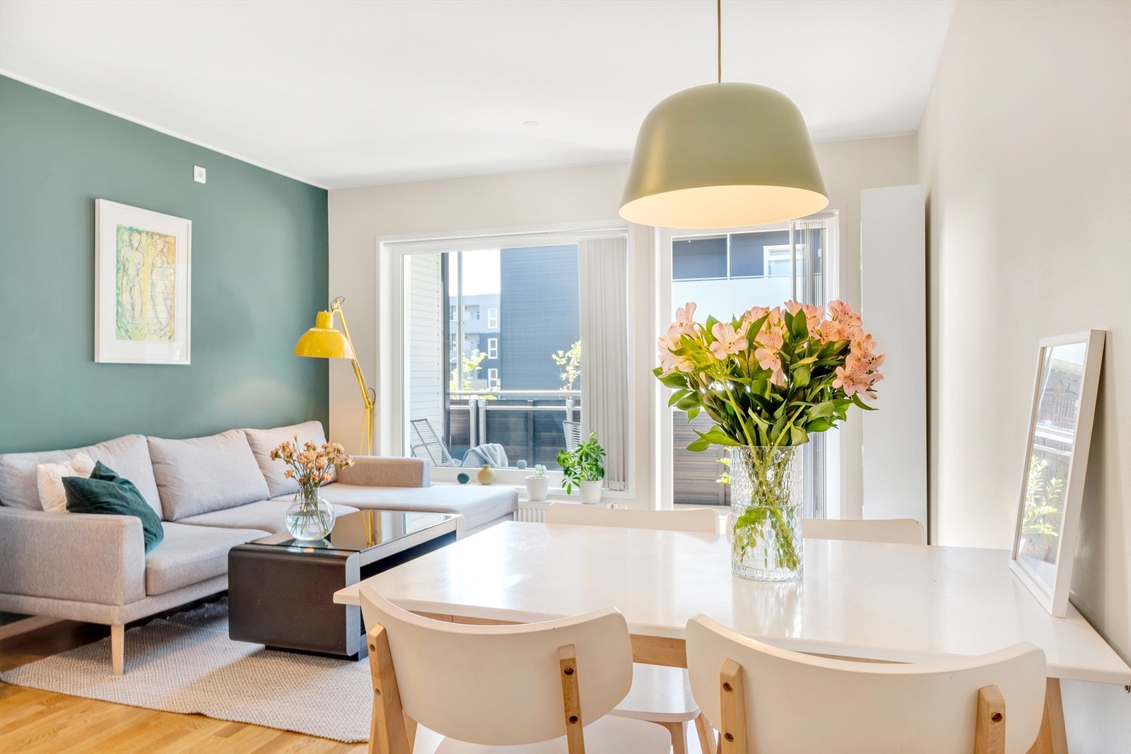 Utgang til balkong fra stue Galleribilde