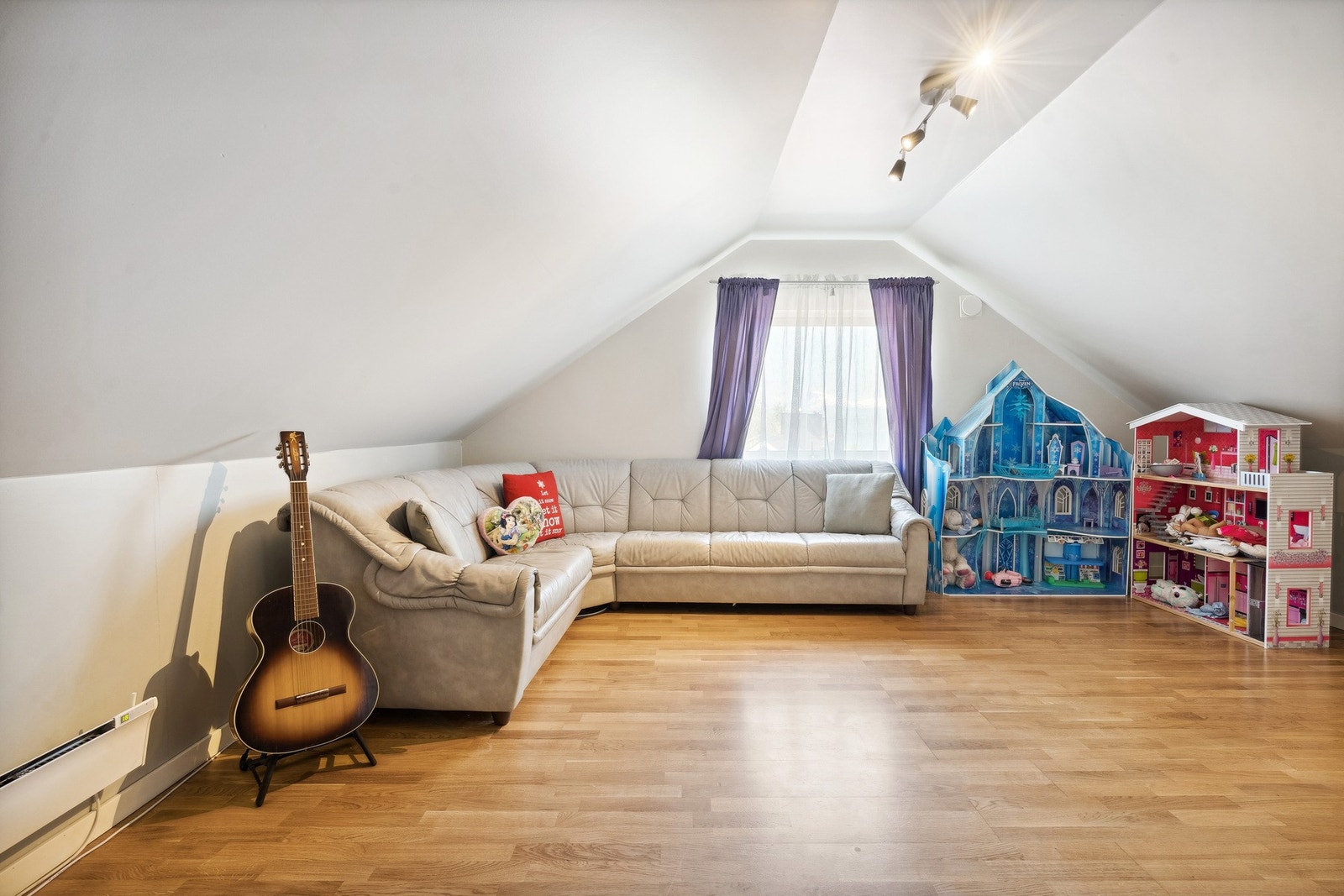 Soverom på loft Galleribilde