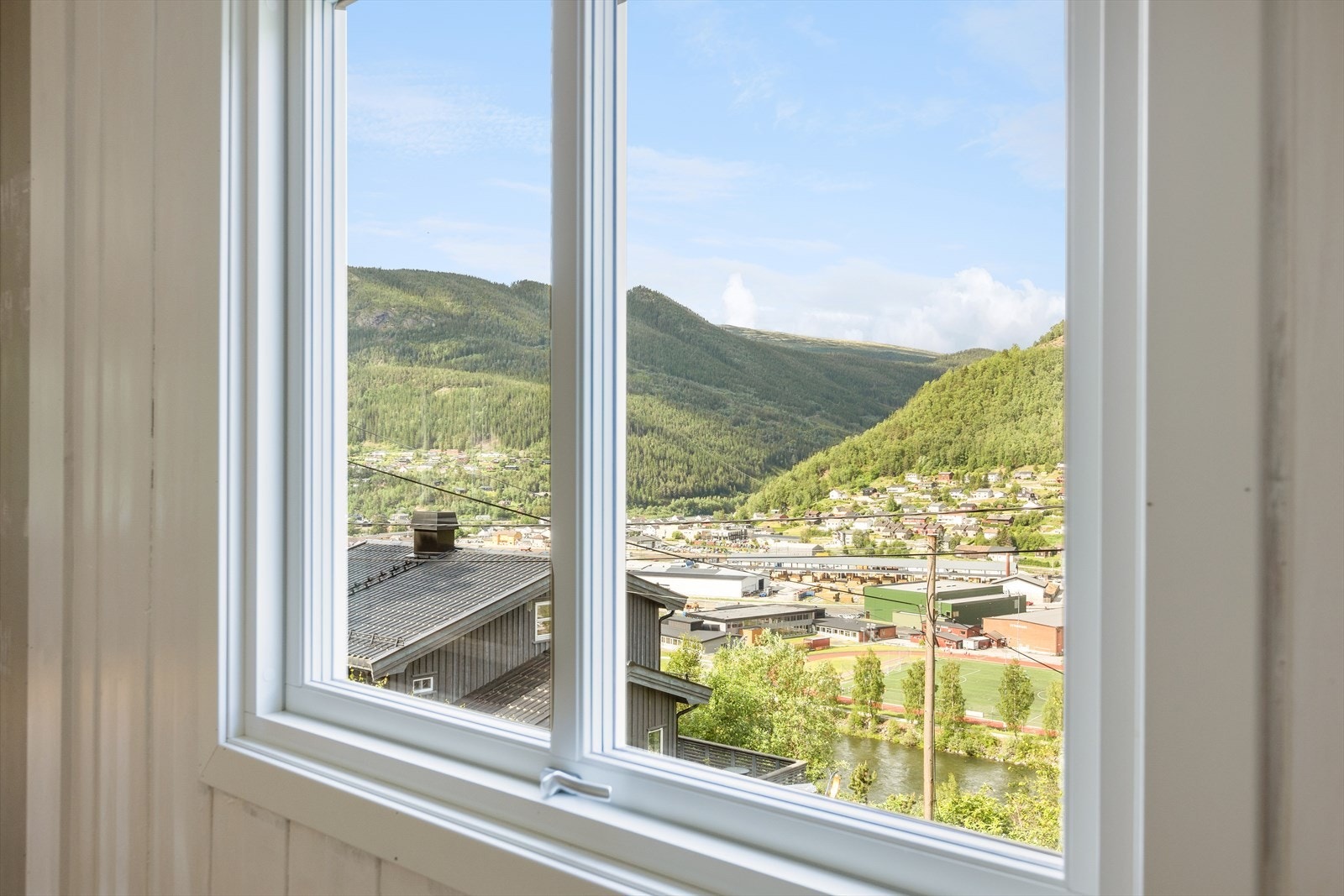 Fin utsikt ned mot Otta sentrum. Galleribilde