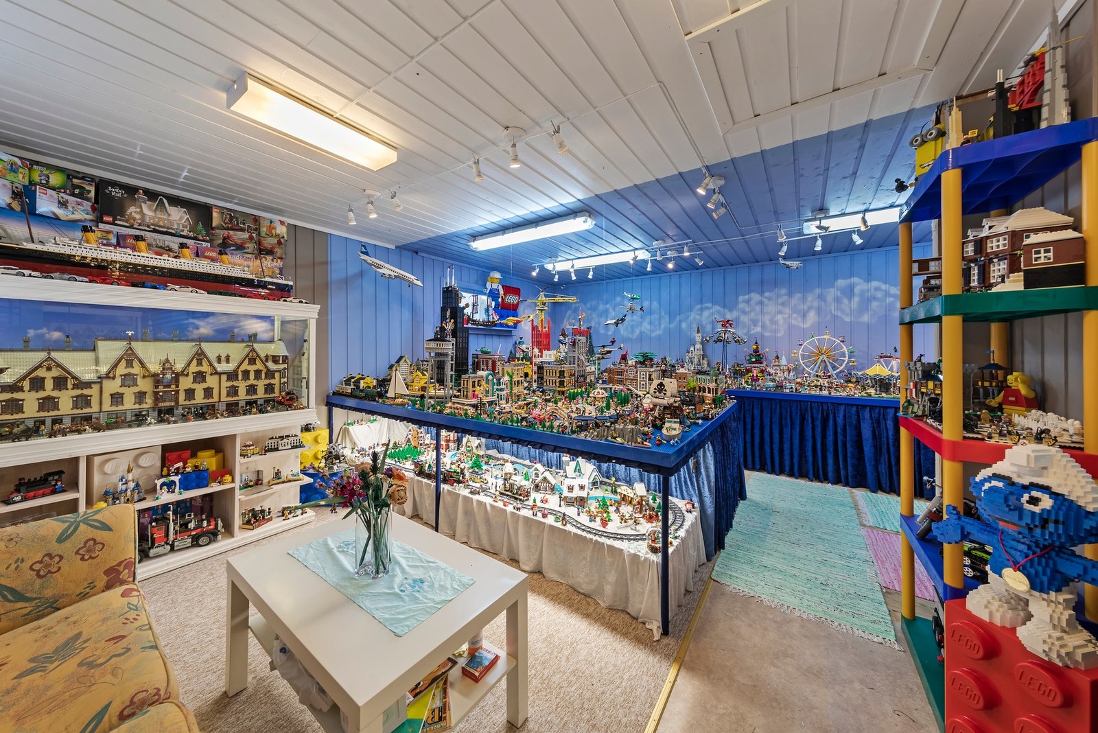 Uthus. I dag med en imponerende Lego-samling(man ser ikke alt). Faktisk den største i Norge! Galleribilde