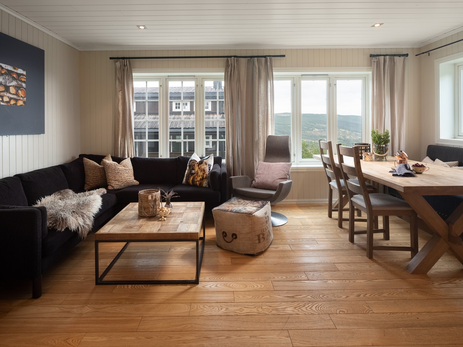 Stue med åpent kjøkken Galleribilde