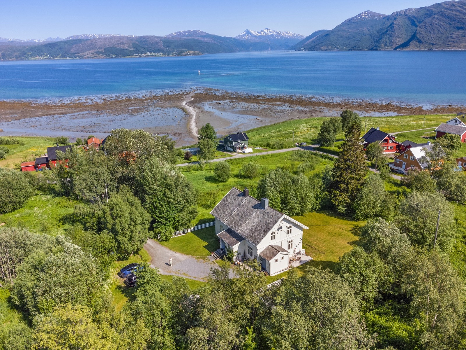 Velkommen til drømmen fra en svunnen tid - Nesveien 23 i Røsvika. Galleribilde