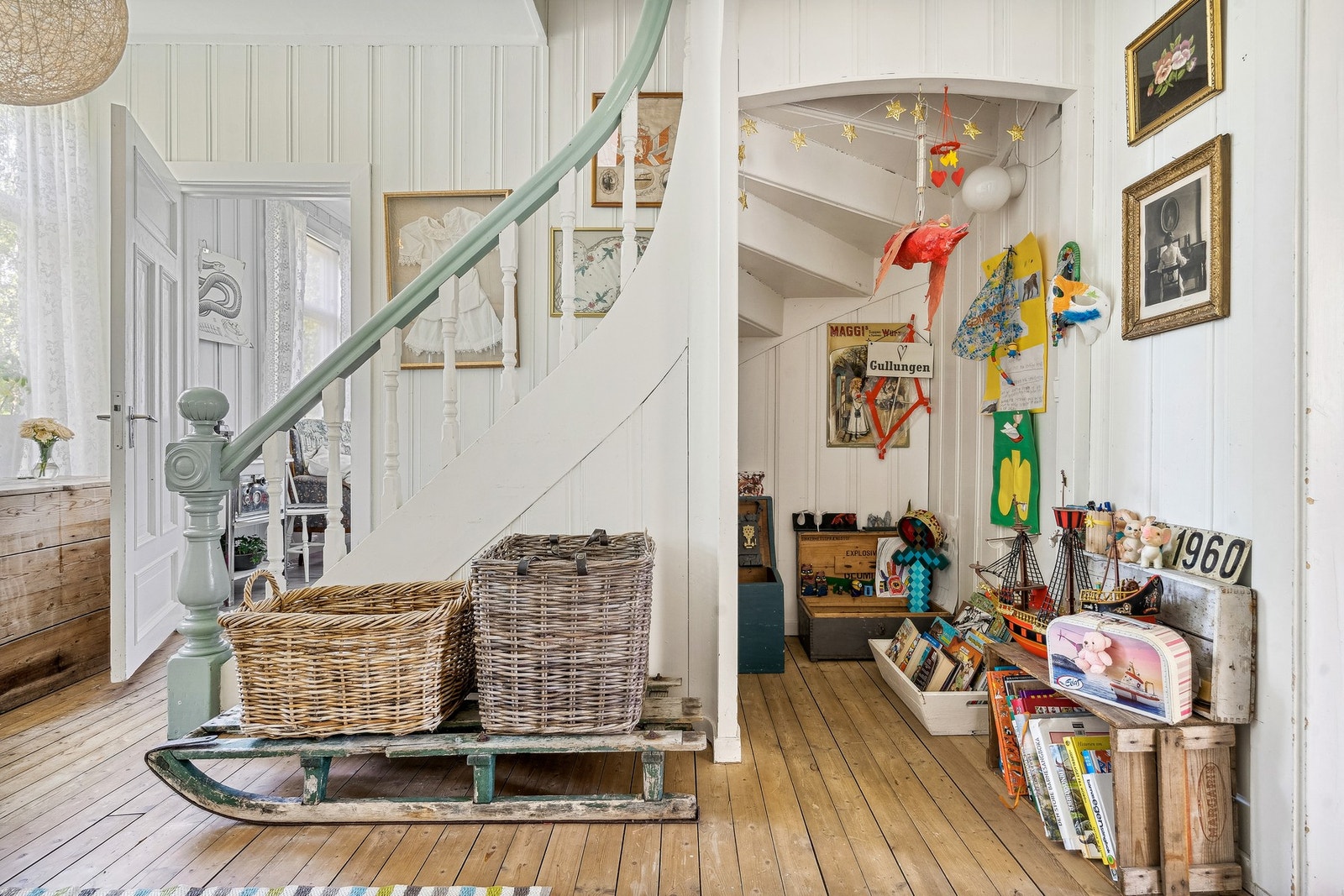 Gang/trapperom Galleribilde