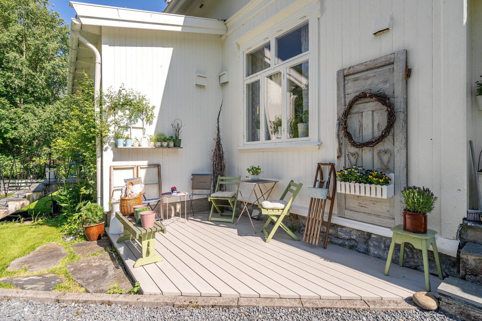 Nesveien 23 er en perle som sjelden kommer på markedet. Dette er en unik mulighet til å eie en del av historien, samtidig som du skaper din egen, velkommen innom! Galleribilde