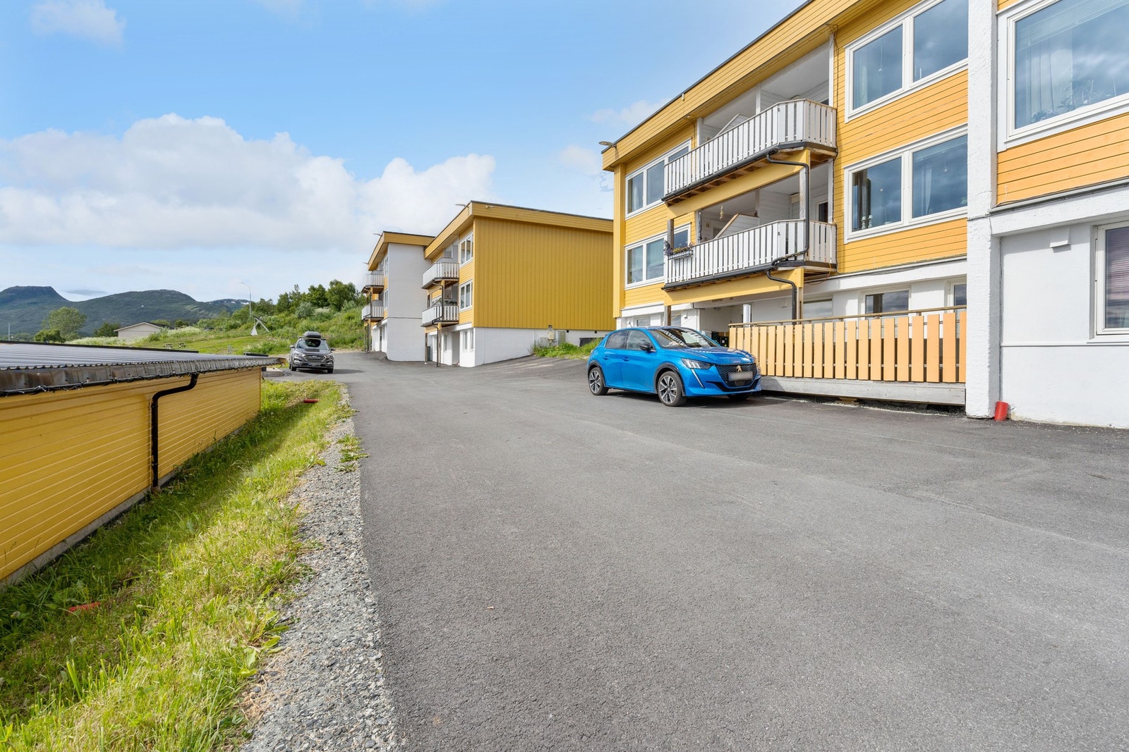 1 p-plass i mellom bygningene Galleribilde