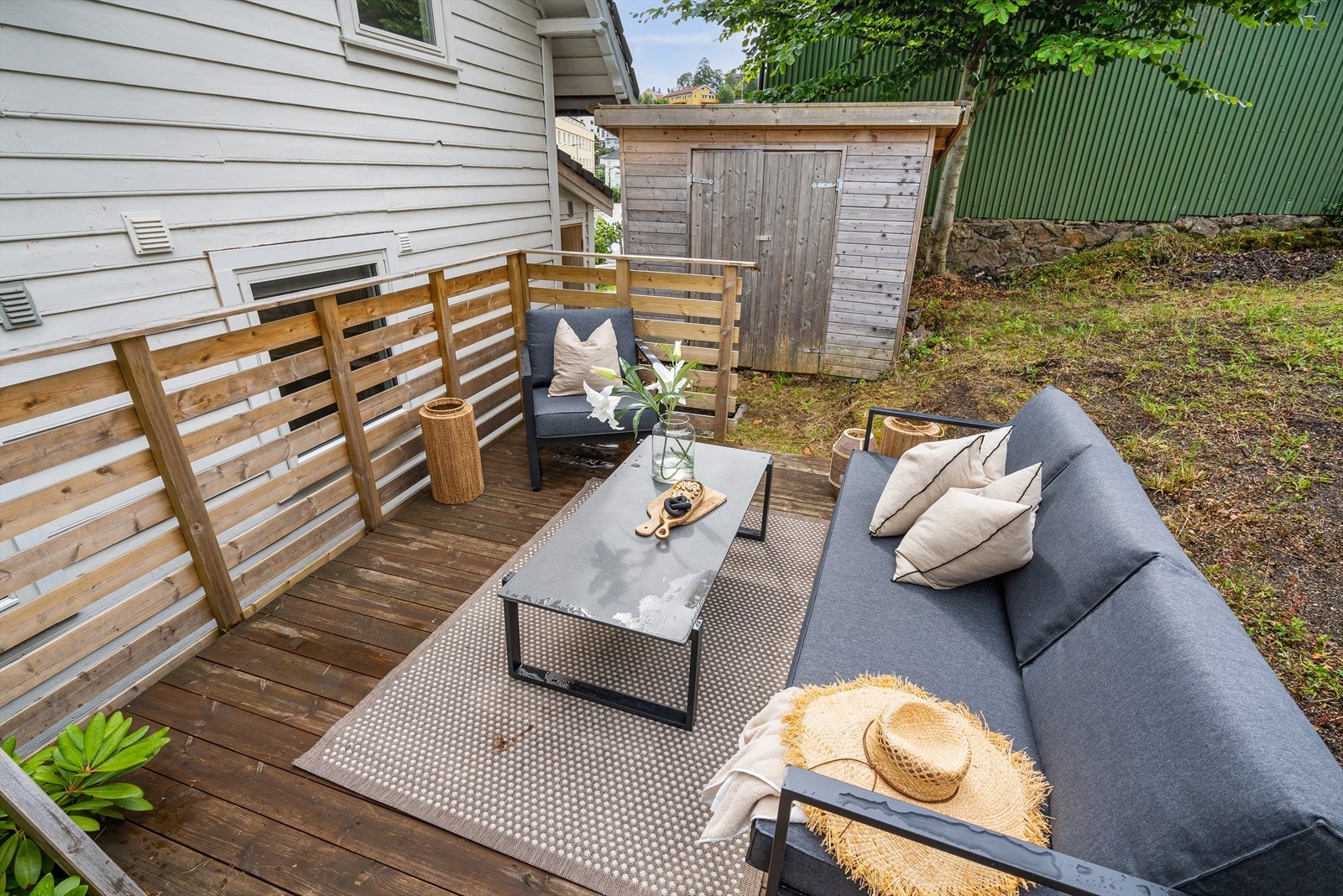 En flott tomannsbolig sentralt på Laksevåg, med tre soverom og en flott terrasse. Galleribilde