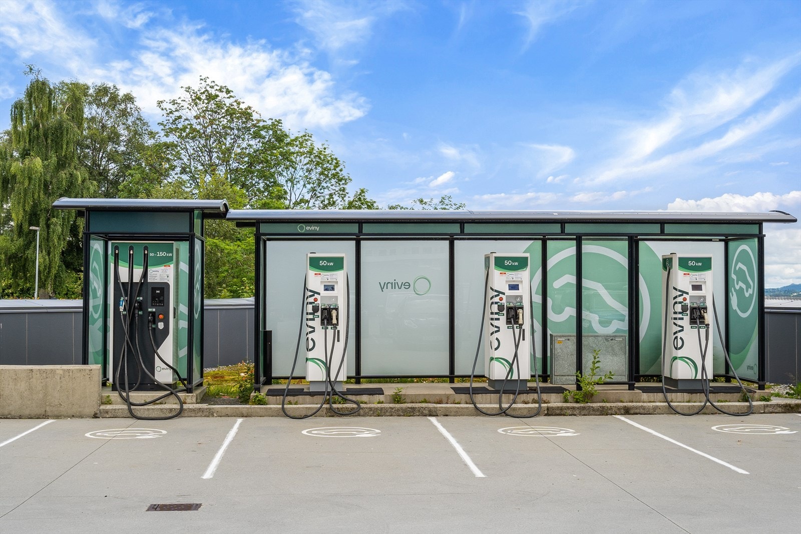 Det er kort vei til elbil-lader for de som trenger det! Galleribilde