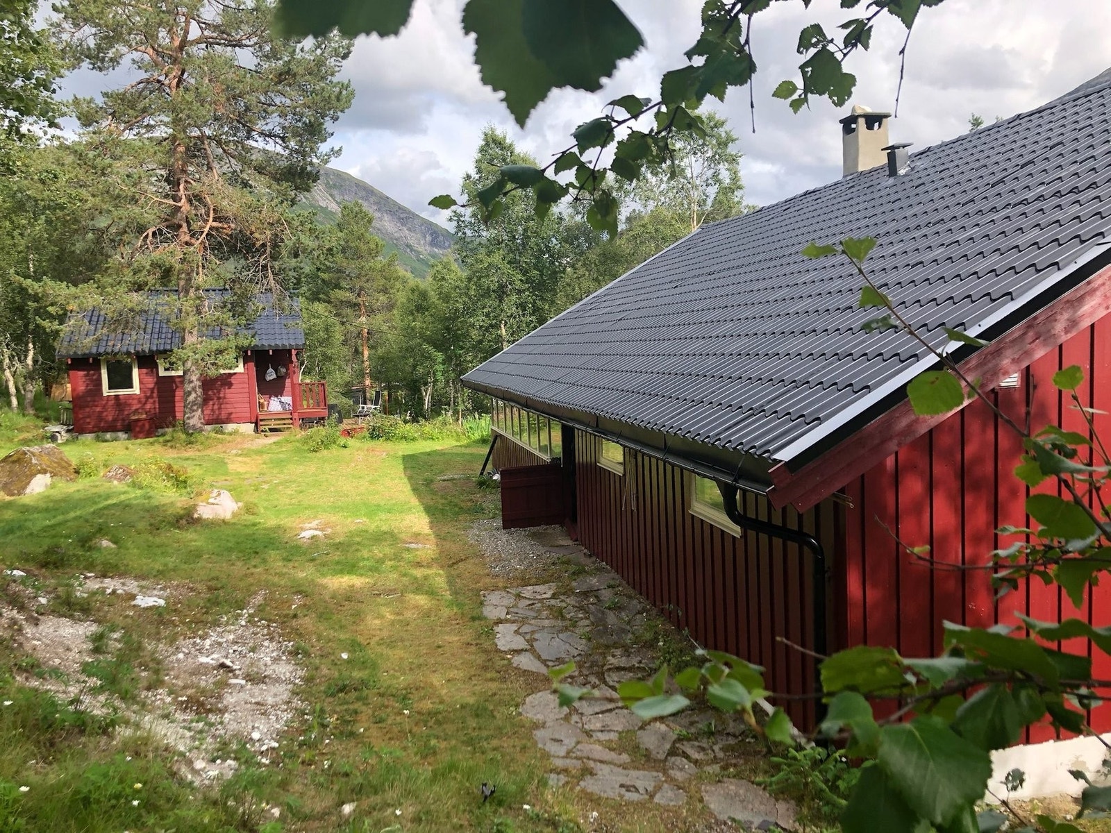 Godt vedlikeholdt. Nytt tak på hovedhytten i 2020 Galleribilde