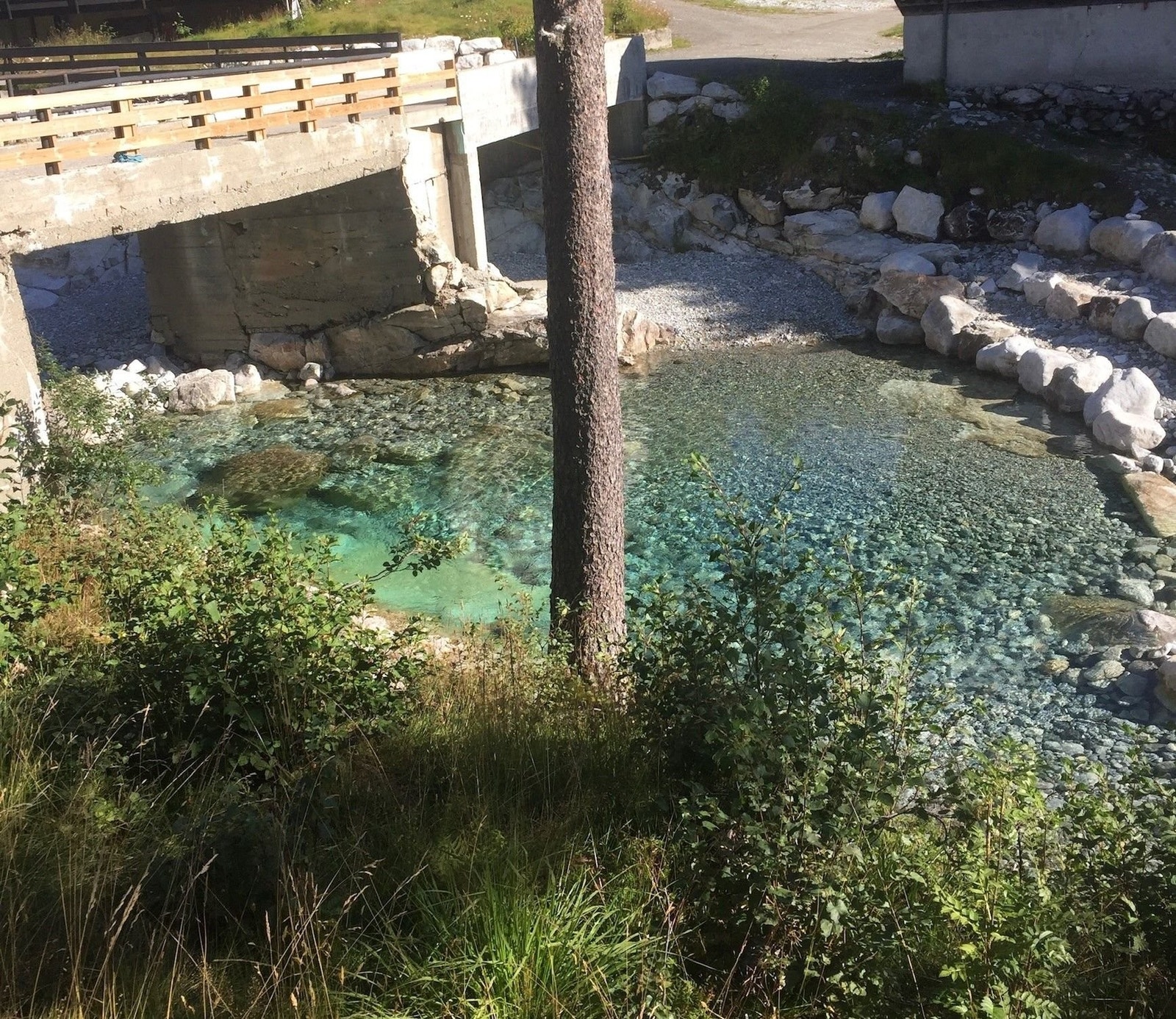 Badekulp like nedenfor eiendommen Galleribilde