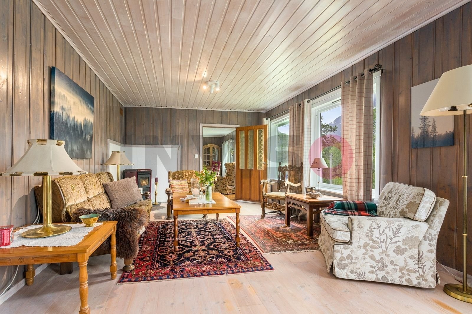 Hovedstue og tv-stue på hovedhytte Galleribilde