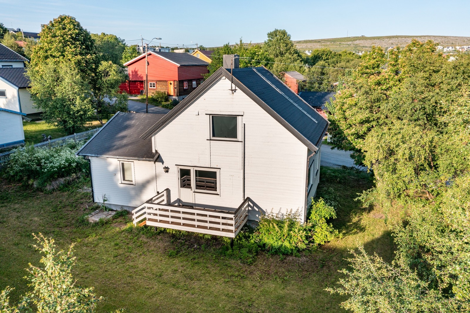 Boligen befinner seg i et rolig område sentralt i vadsø. Galleribilde