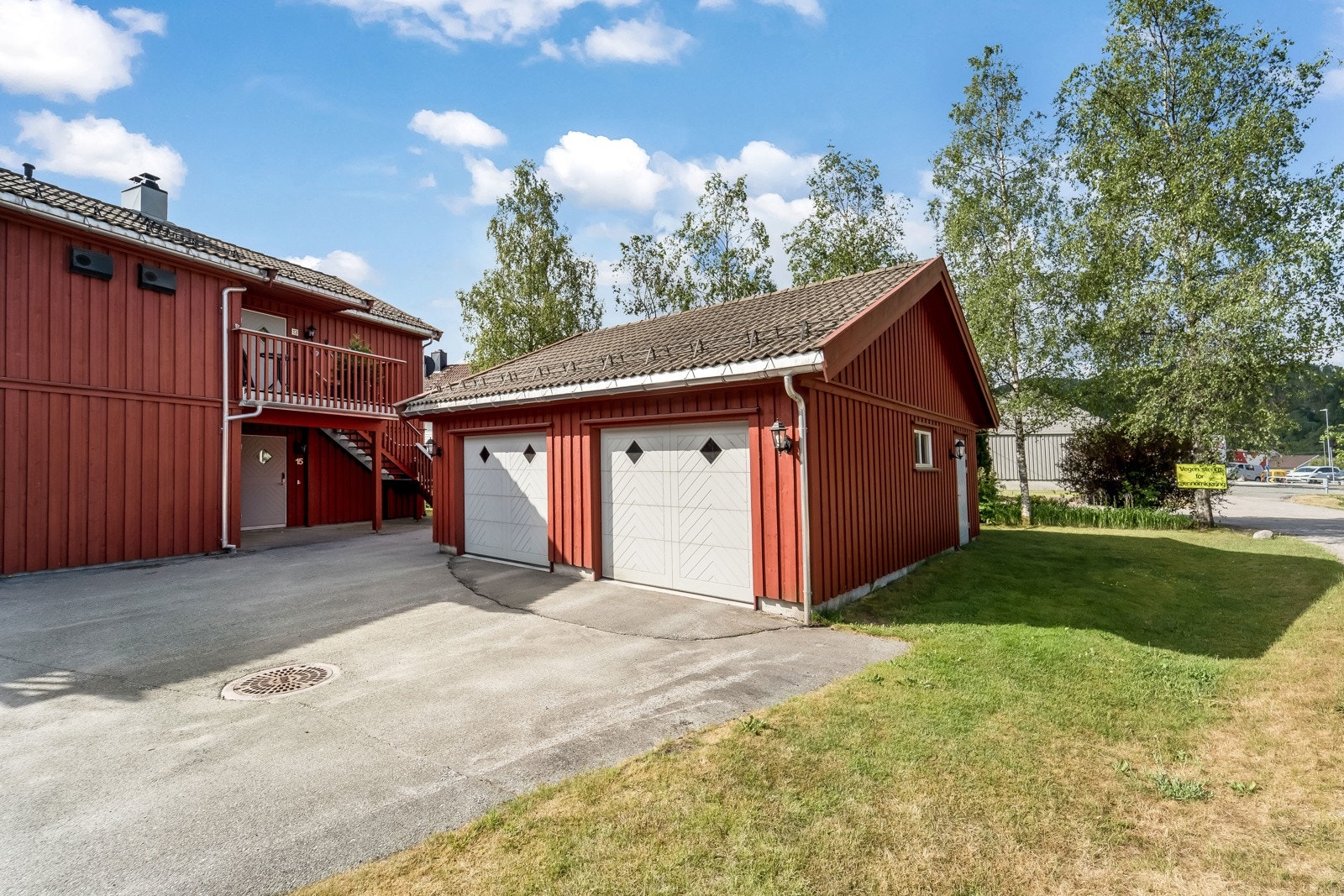 Garasje med bod, el-bil lader medfølger. Galleribilde