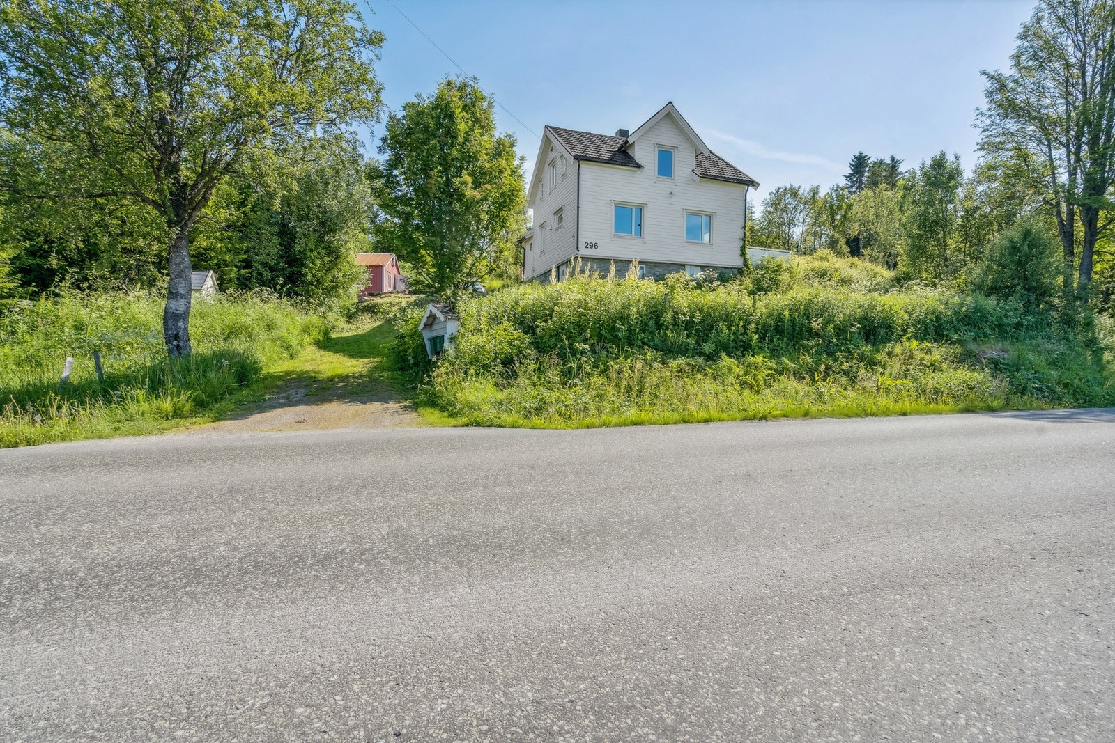 Ekstra parkeringsplass ved postkassestativet Galleribilde