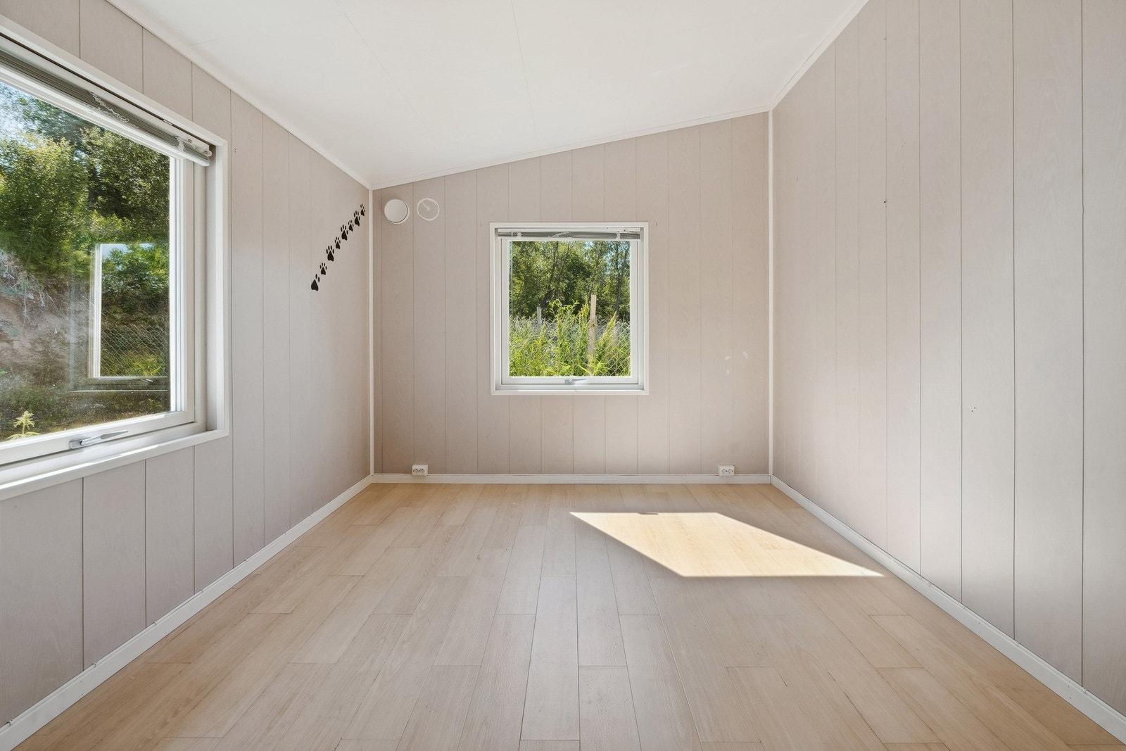 Vinduene slipper inn godt med lys Galleribilde