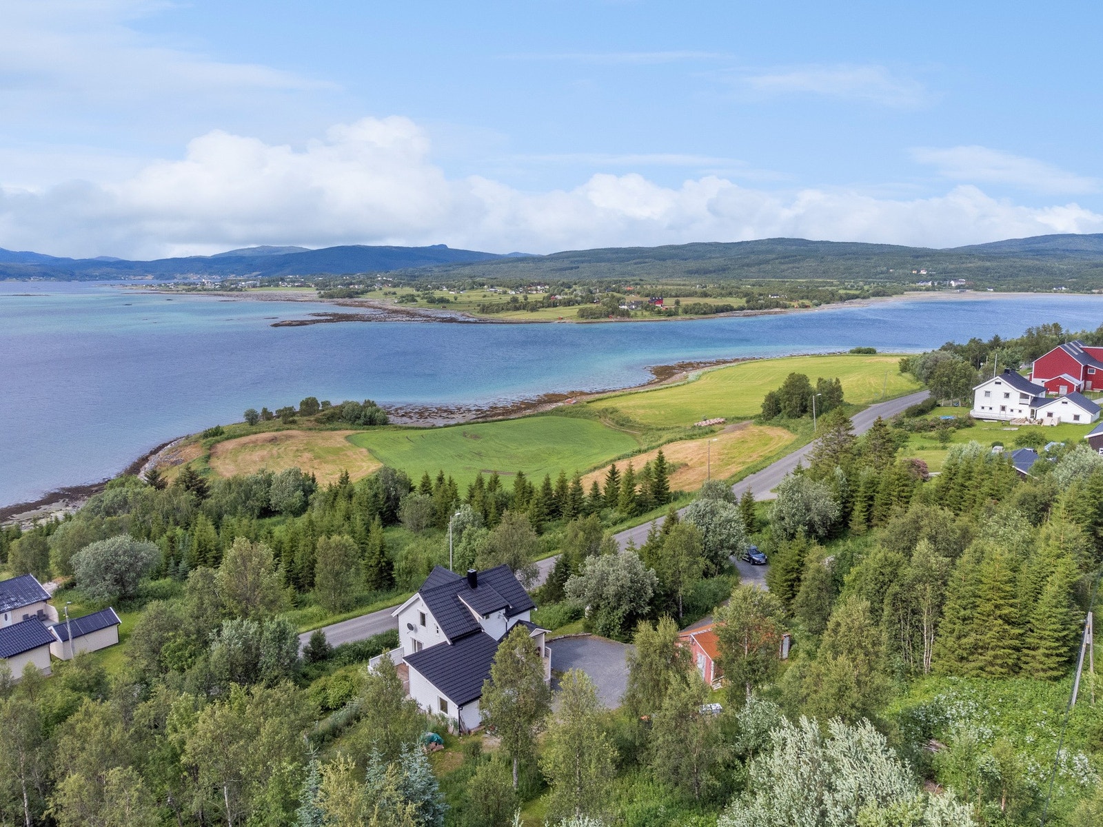 EiendomsMegler1 ønsker velkommen til Breistrandveien 296! Galleribilde