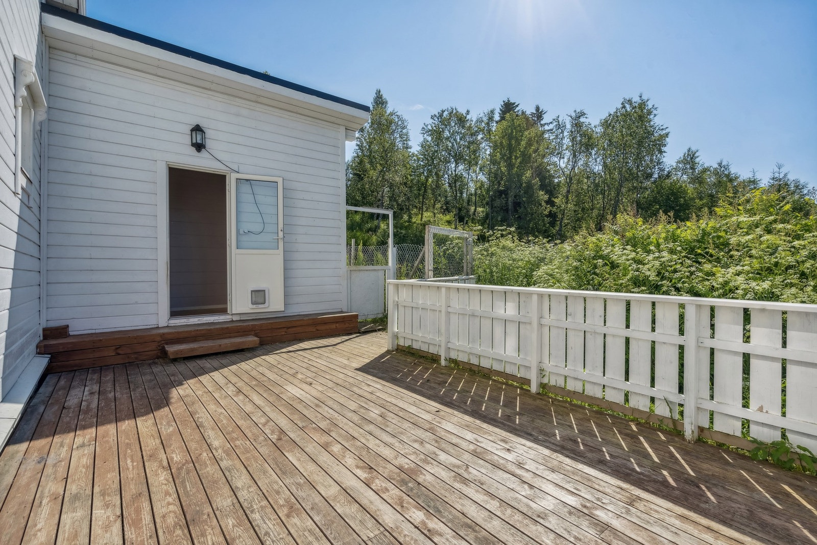 Stor og solrik terrasse Galleribilde