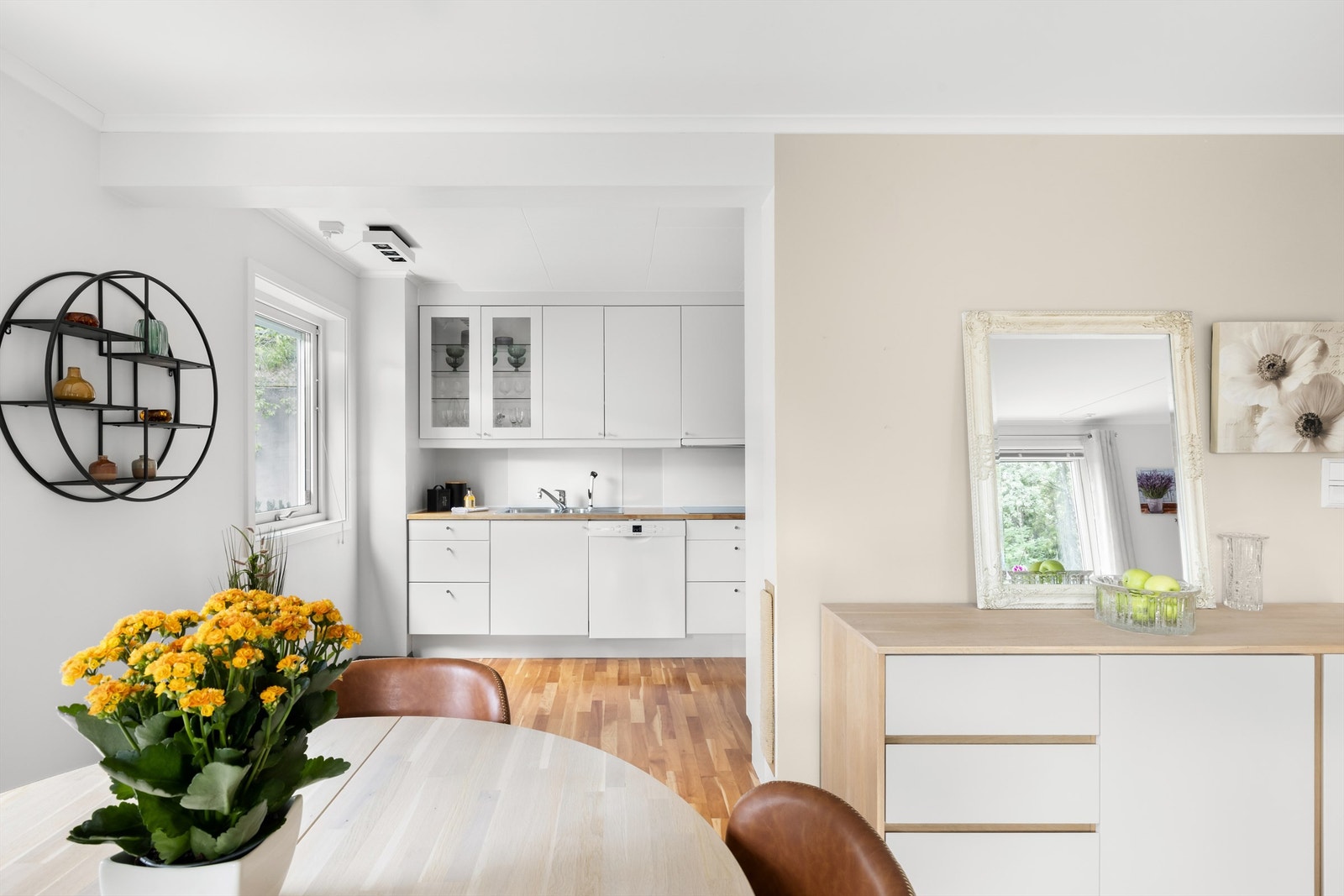 Det ble i 2019 montert screens på flere vinduer i tillegg til at hele leiligheten ble malt. Galleribilde