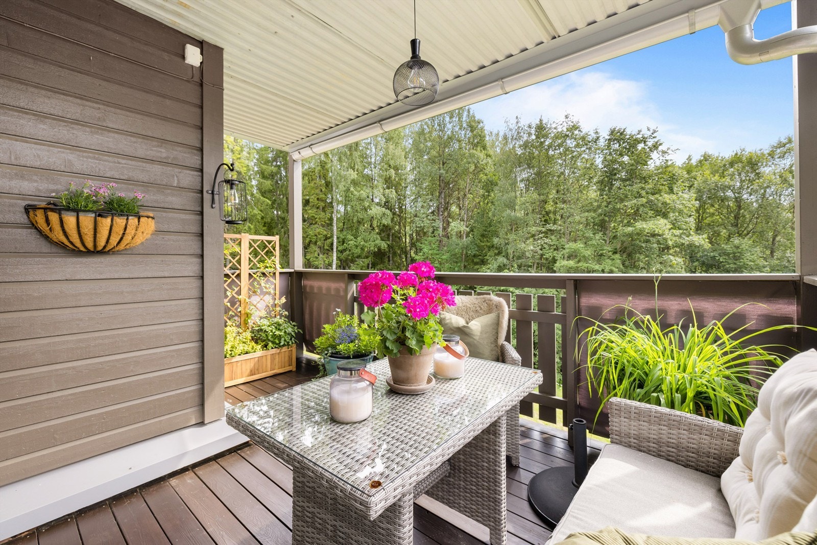 Det er hyggelig utsyn til grøntområder/skog. Galleribilde