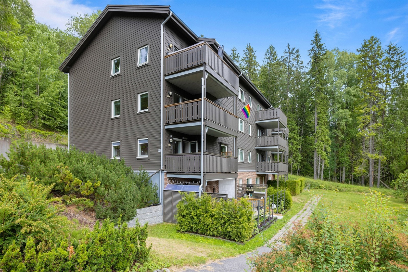 Gangavstand til alt området har å by på, bl.a. Munkerud skole, matbutikker, offentlig kommunikasjon. Galleribilde