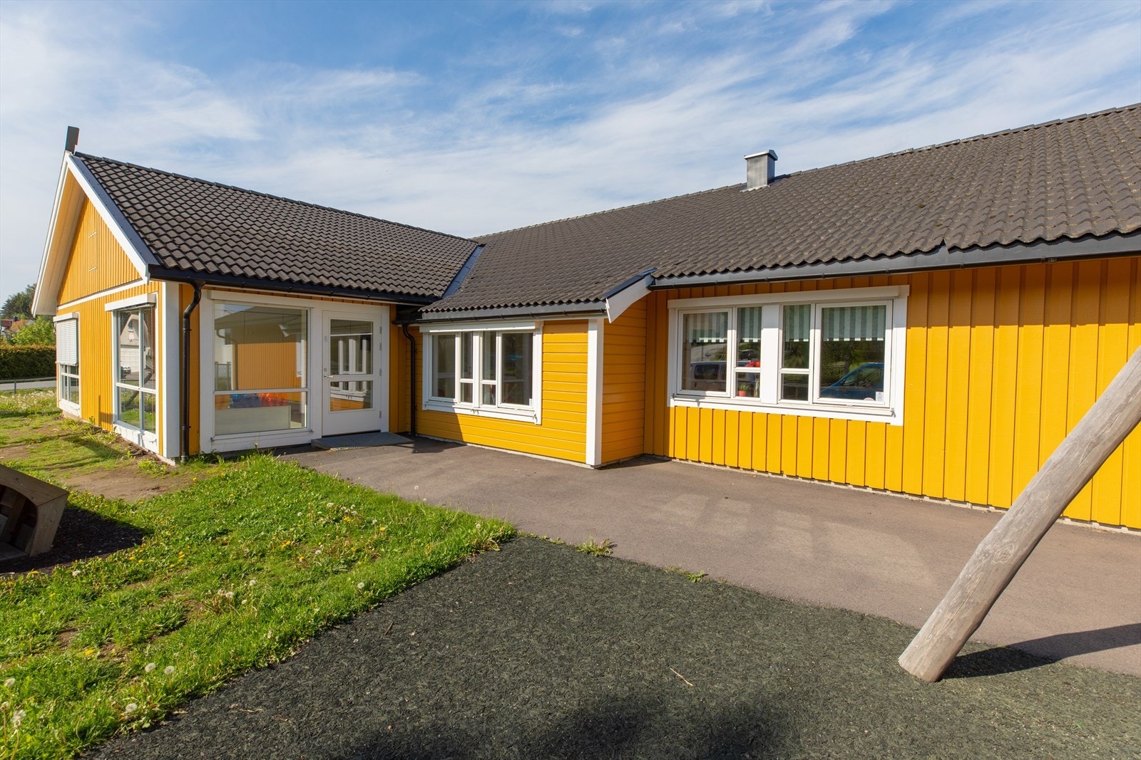 Brusletta Barnehage er en av de nærmeste naboene, veldig praktisk i en hektisk hverdag. Galleribilde