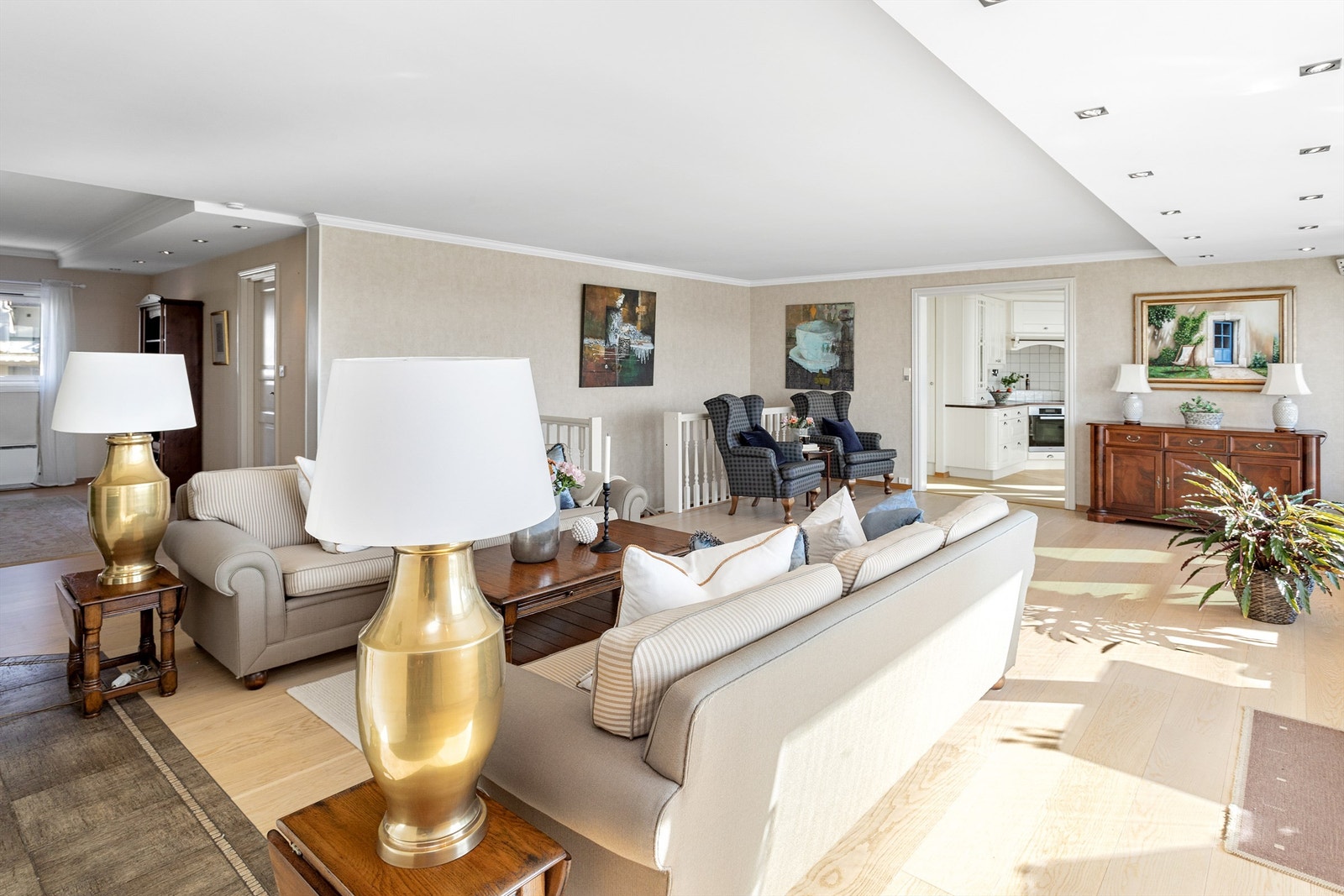 Stue med trapp til nedre plan Galleribilde