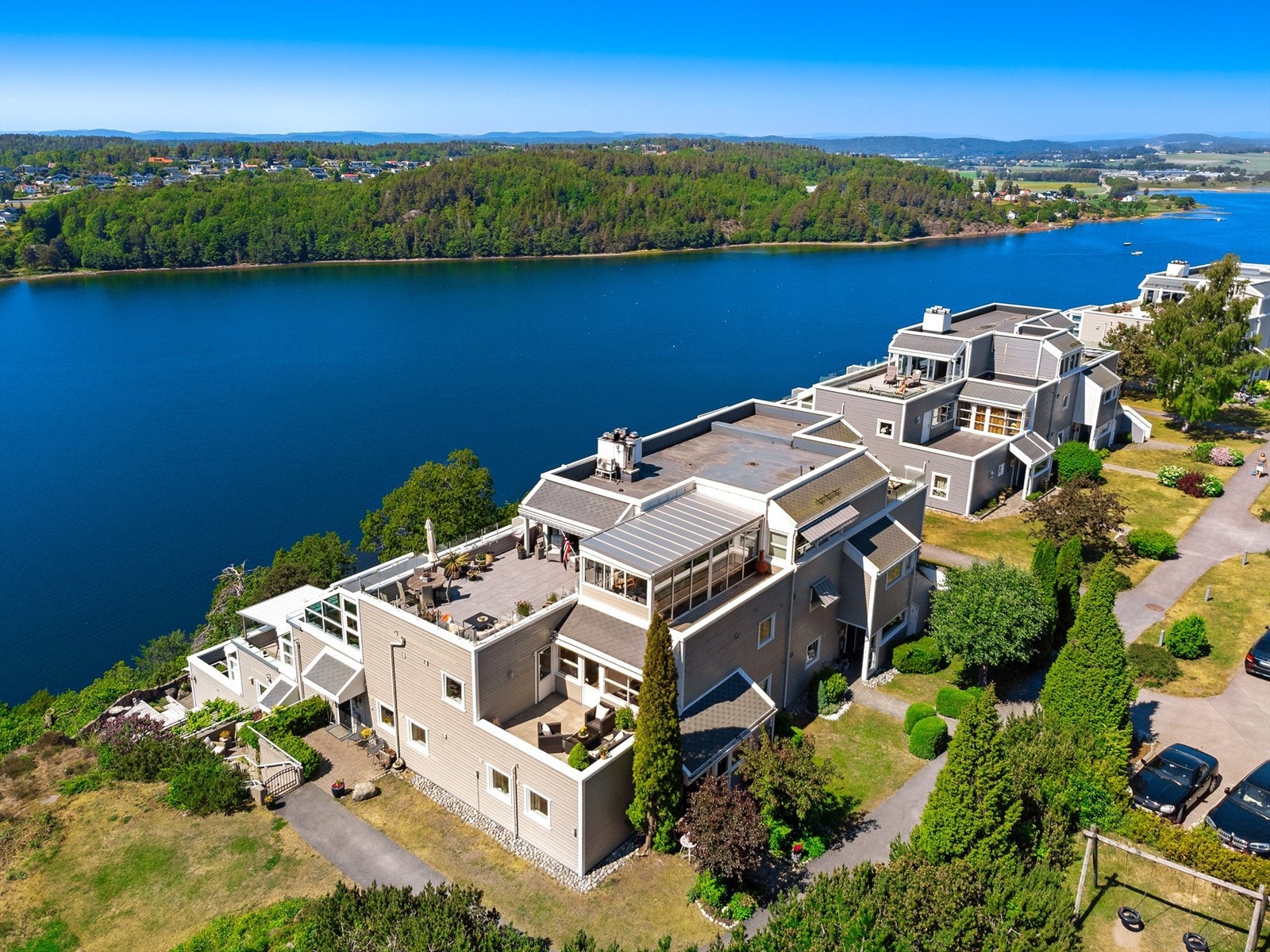 Ramberg terrasse med inngangspartiet til leiligheten Galleribilde