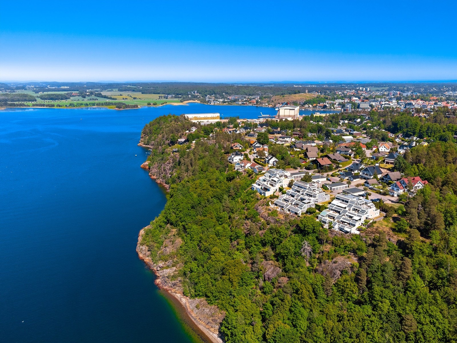 Det er kort vei til Tønsberg by Galleribilde