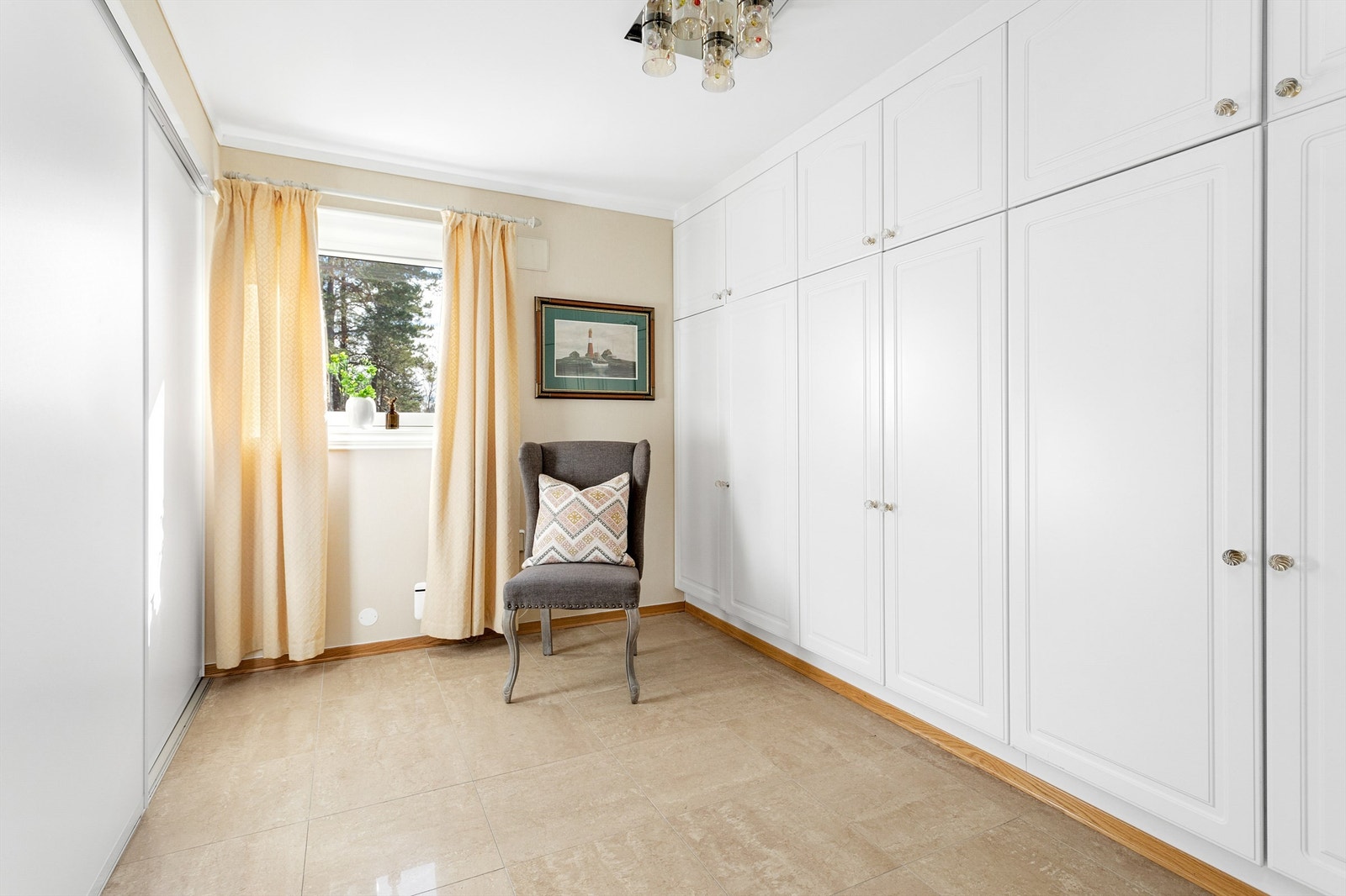 Omkledningsrom på nedre plan Galleribilde