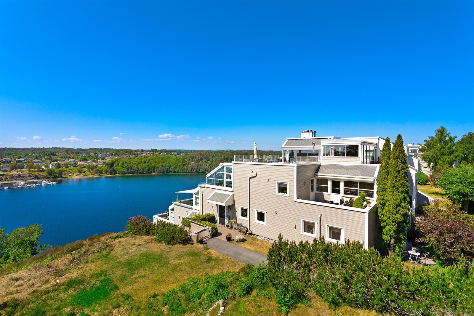 Ramberg terrasse Galleribilde