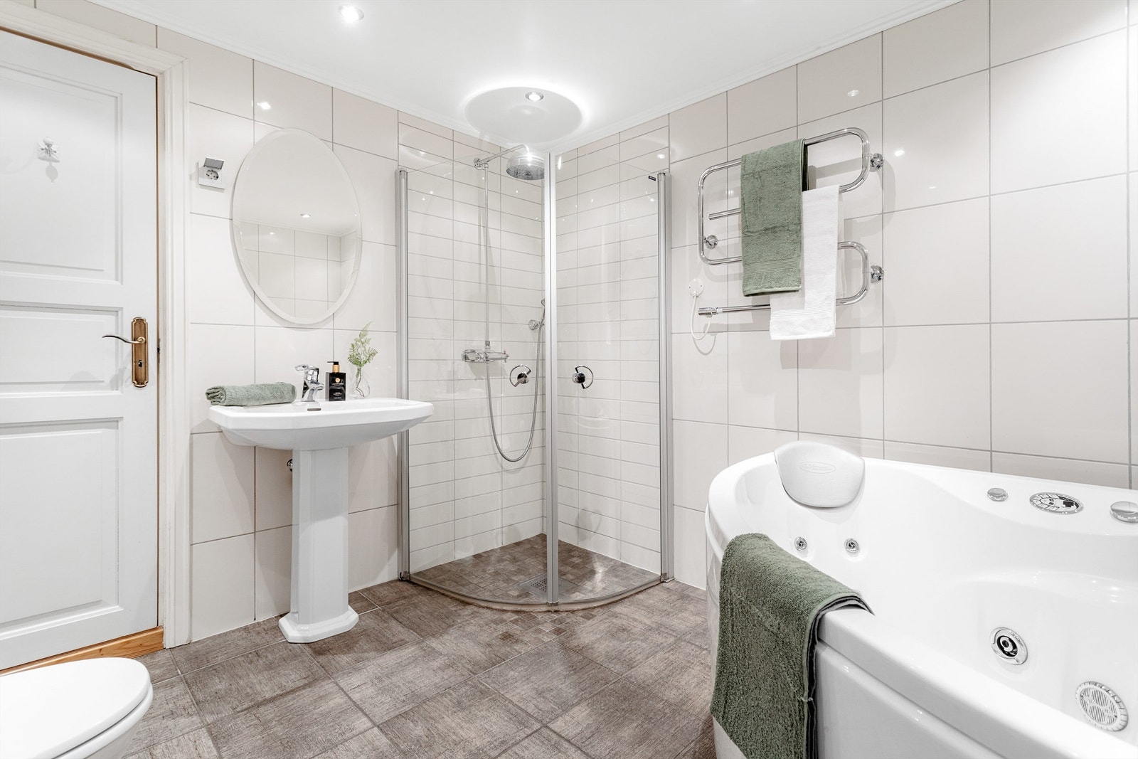 Bad på nedre plan Galleribilde