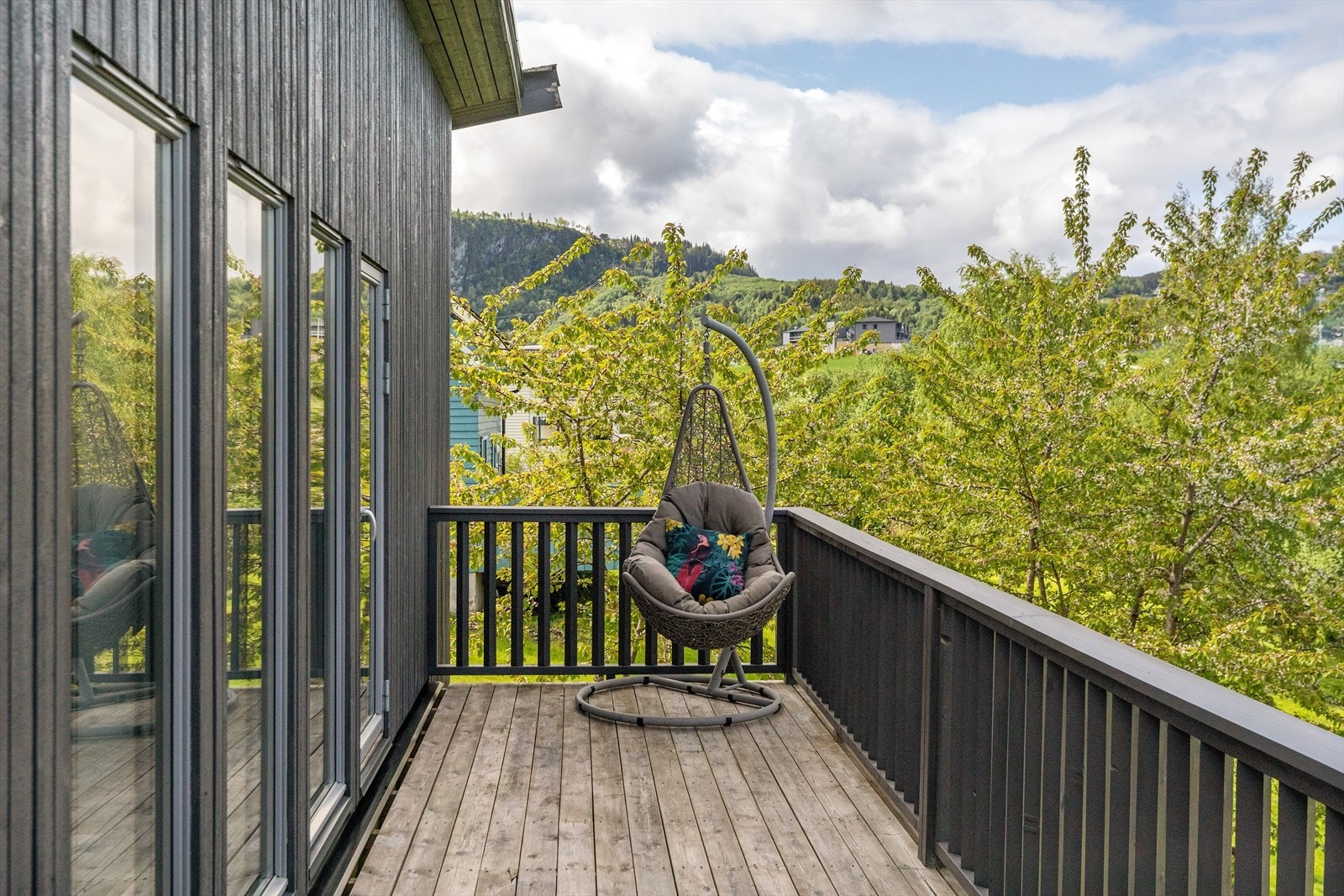 Her er det plass til ulike møbleringssoner, perfekt for sosiale sammenkomster. Galleribilde