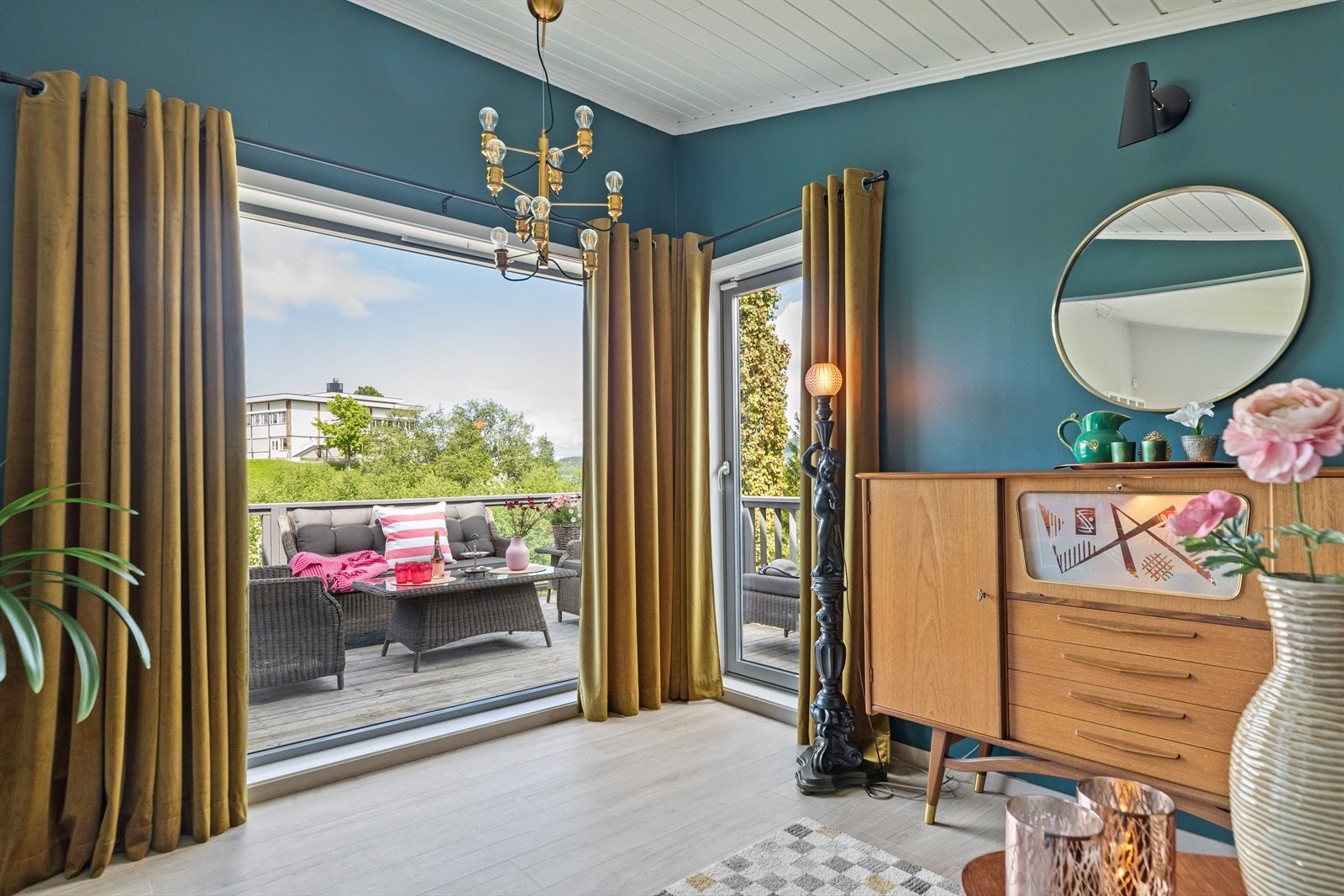 Stuen er delvis adskilt, med mulighet for å etablere ekstra soverom på 12 m². Galleribilde