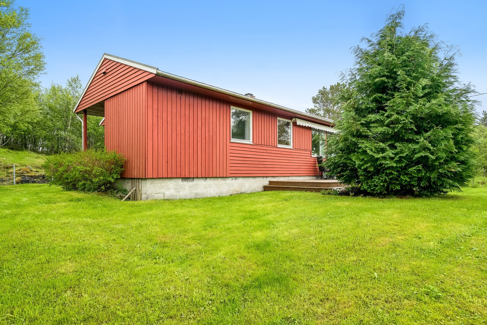 Denne boligen var tidligere benyttet som lærerbolig - I dag brukes den som fritidsbolig Galleribilde