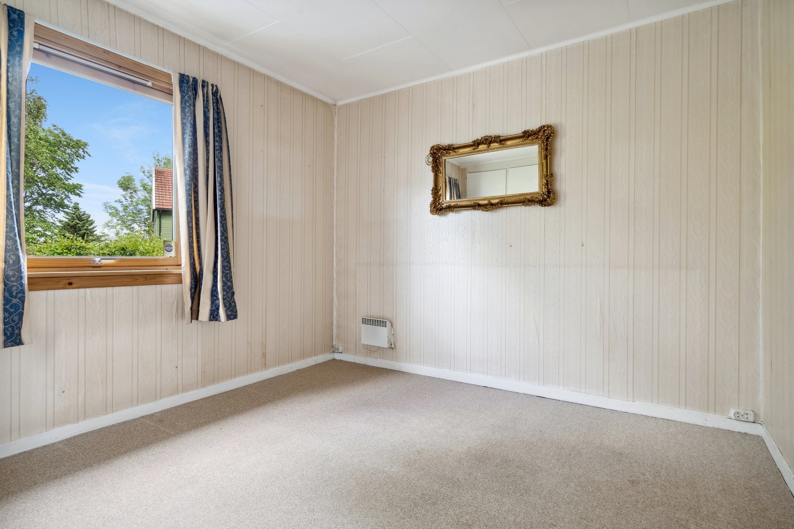 Soverommet er vendt mot boligens bakhage. Galleribilde