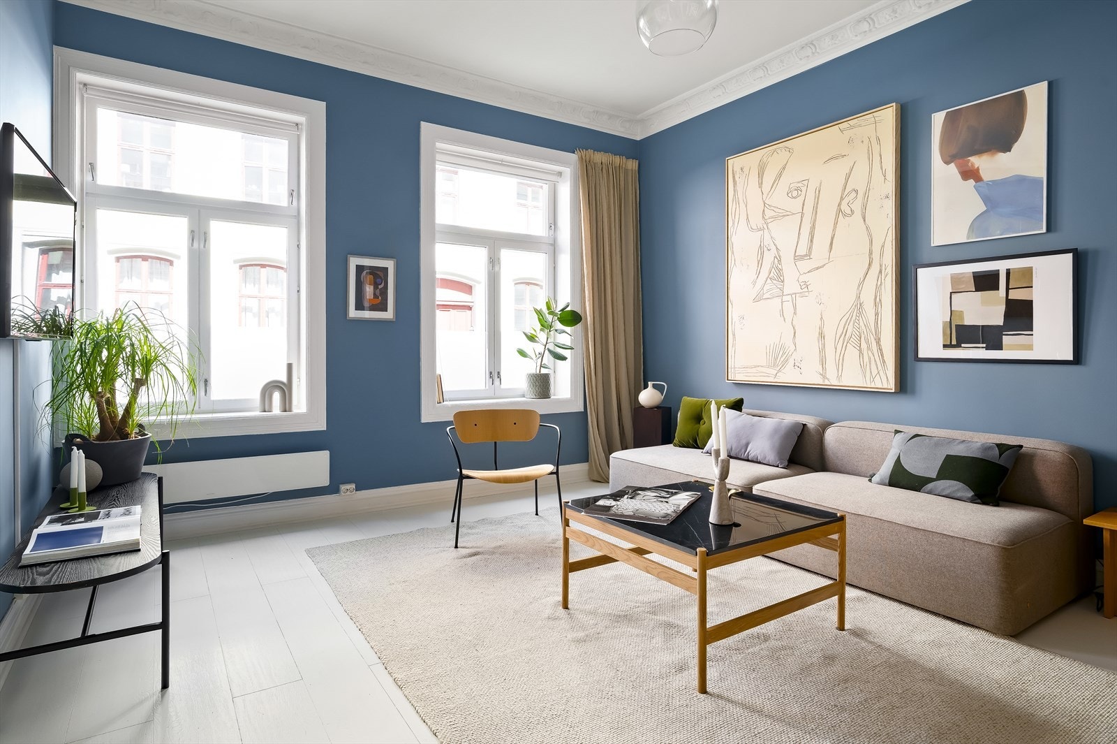 Store vindusflater gir godt med naturlig lysinnslipp Galleribilde