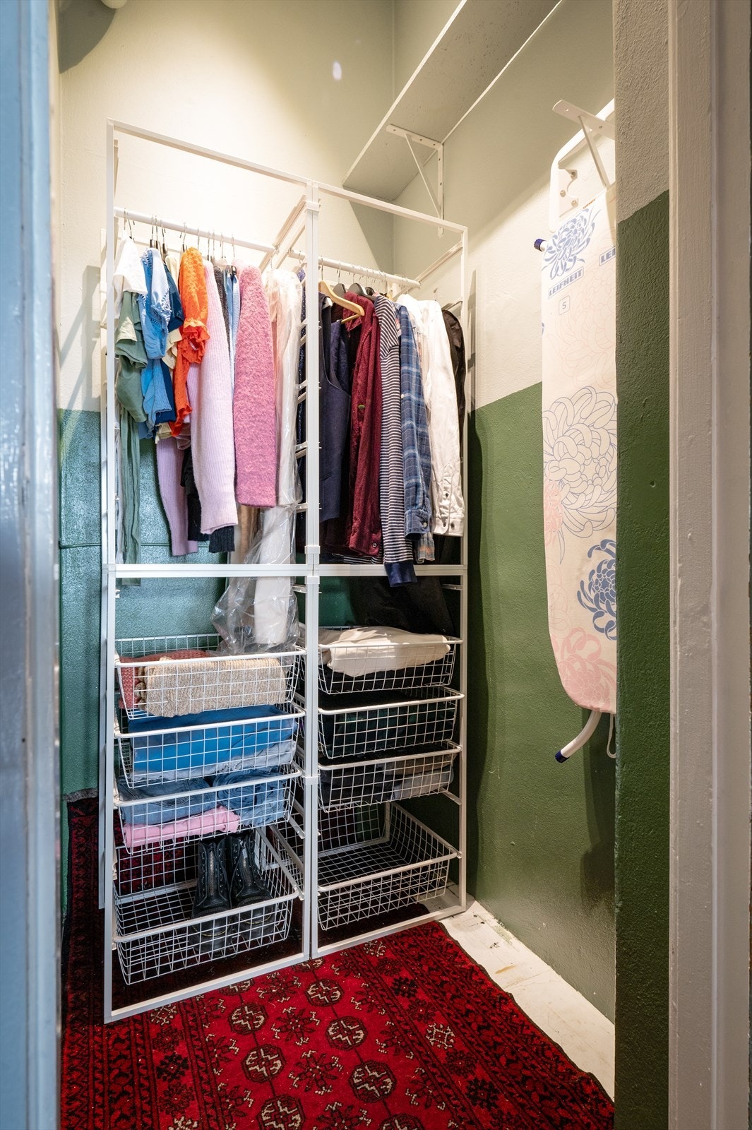 Praktisk rom i tilknytning til entréen Galleribilde