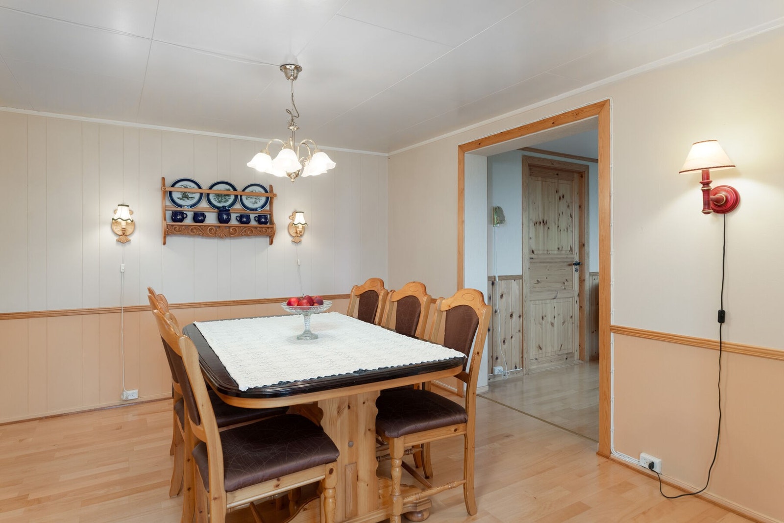 Meget romslig spisestue. Galleribilde