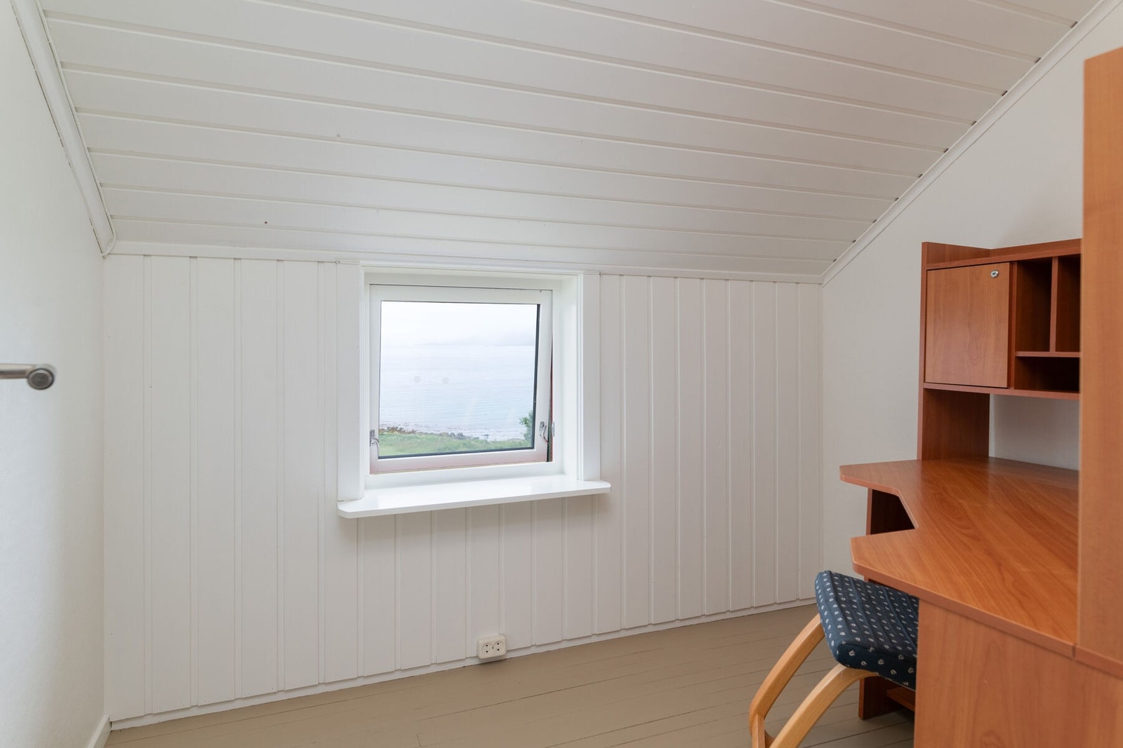 Soverom 6/disponibelt rom. Det gjøres oppmerksomt på at rommet ikke oppfyller kravene til rømningsvei. Størrelsen på vindu tilfredsstiller ikke krav til rømningvei. Galleribilde