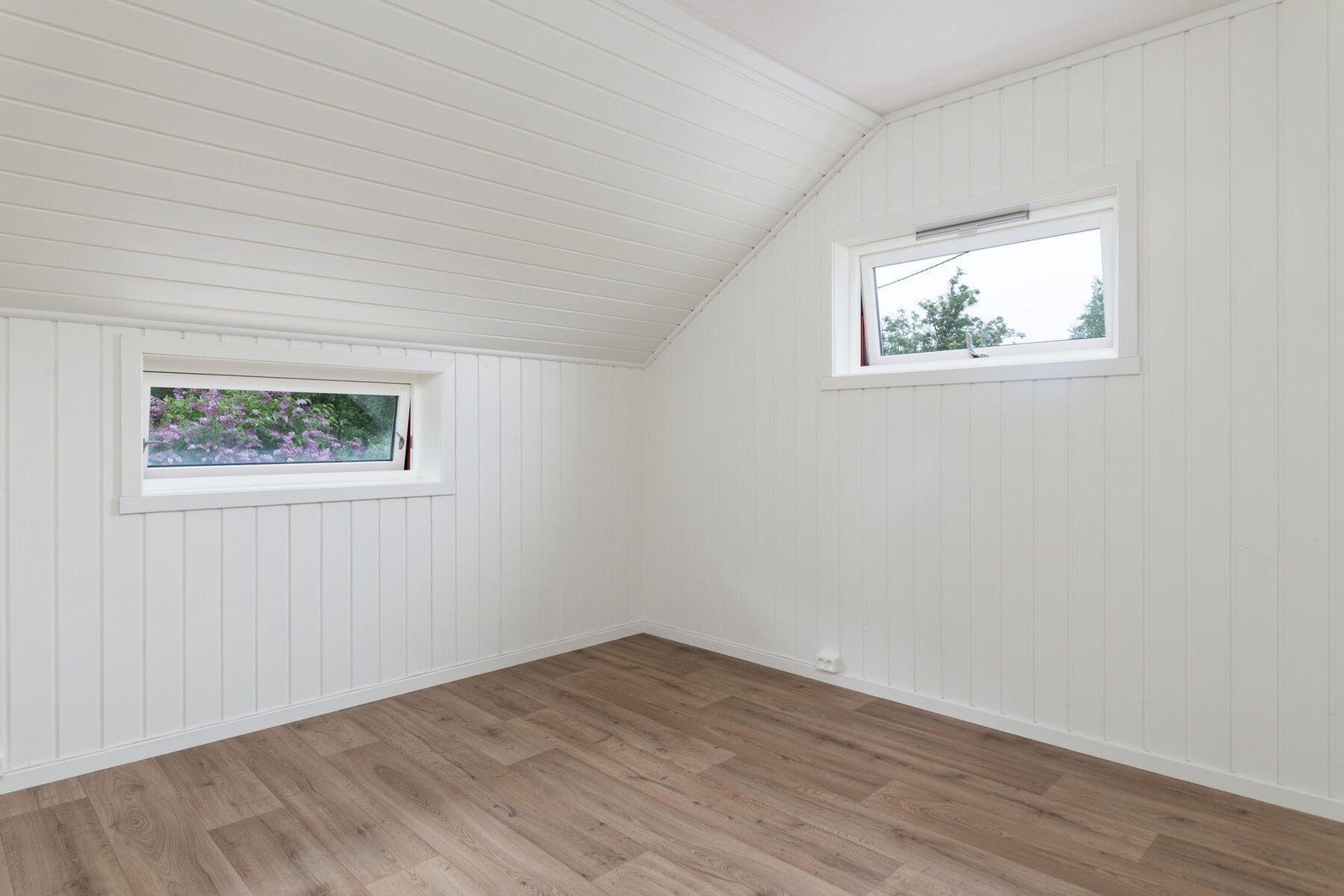 Soverom 2/disponibelt rom - nytt gulvbelegg i 2022. Det gjøres oppmerksomt på atsoverommet ikke oppfyller kravene til rømningsvei. Størrelsen på vinduer tilfredsstiller ikke krav til rømningvei. Galleribilde