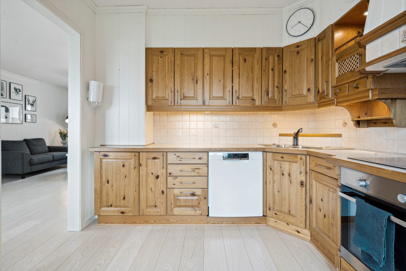 Dels åpen løsning til stue. Galleribilde