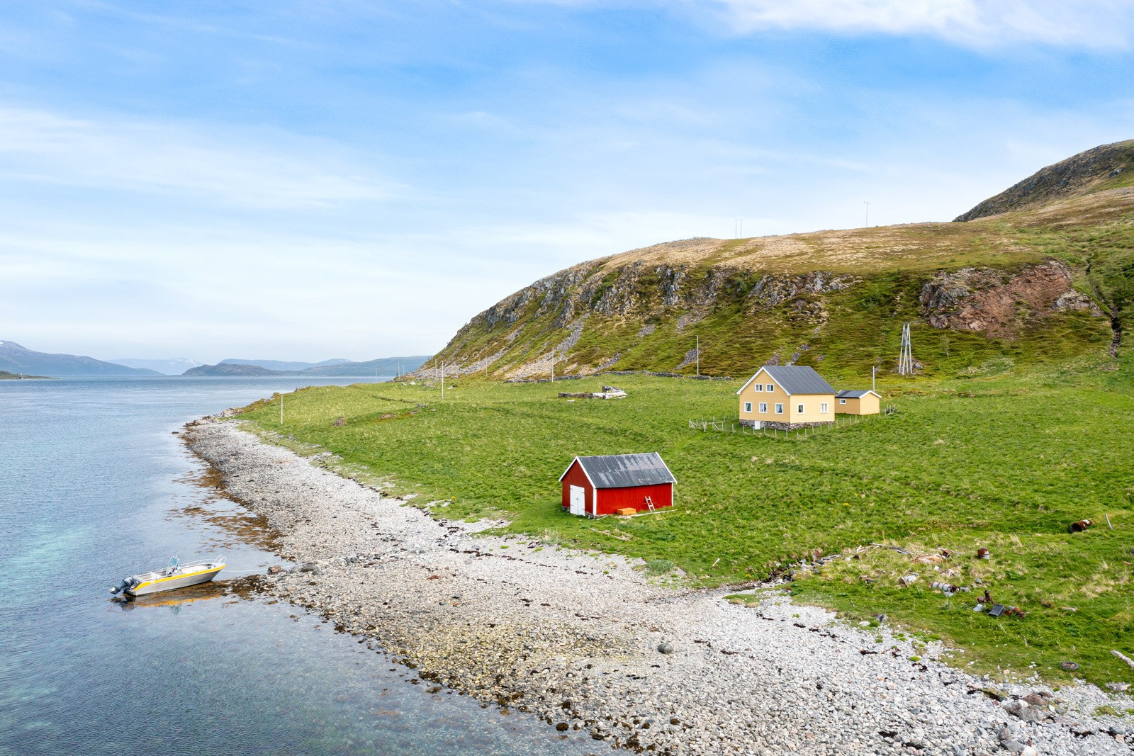 Flott beliggenhet og bare et steinkast fra havet.